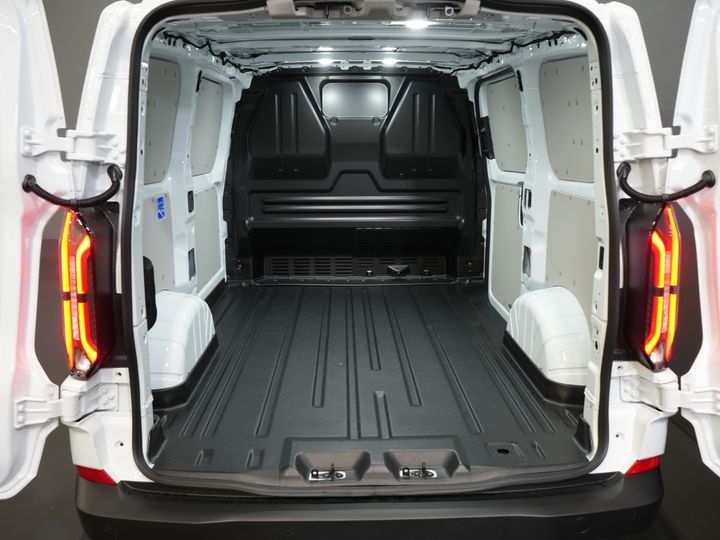 Ford E-Transit Custom Furgoneta 320 Trend 65 kWh 330 km WLTP LED/ Încărcător rapid/ 2,3 t Capacitate de remorcare/ Scaune încălzite/ Carplay/ Climatizare/ Cameră/ PDC/ Cruise control