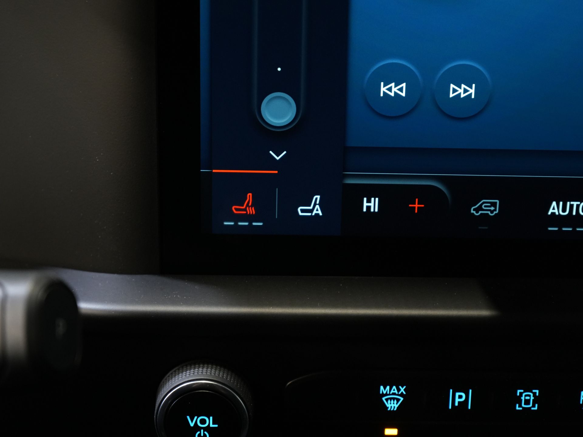 Ford E-Transit Custom Furgoneta 320 Trend 65 kWh 330 km WLTP LED/ Încărcător rapid/ 2,3 t Capacitate de remorcare/ Scaune încălzite/ Carplay/ Climatizare/ Cameră/ PDC/ Cruise control