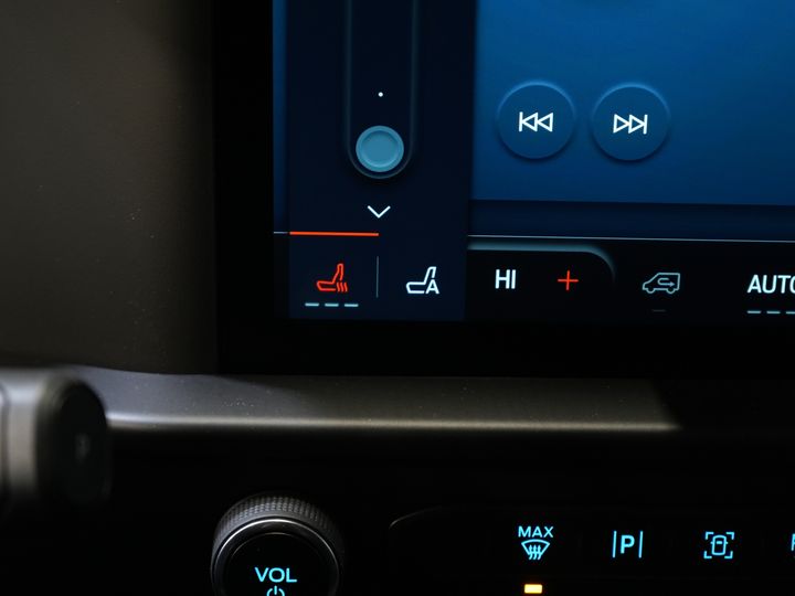 Ford E-Transit Custom Furgoneta 320 Trend 65 kWh 330 km WLTP LED/ Încărcător rapid/ 2,3 t Capacitate de remorcare/ Scaune încălzite/ Carplay/ Climatizare/ Cameră/ PDC/ Cruise control