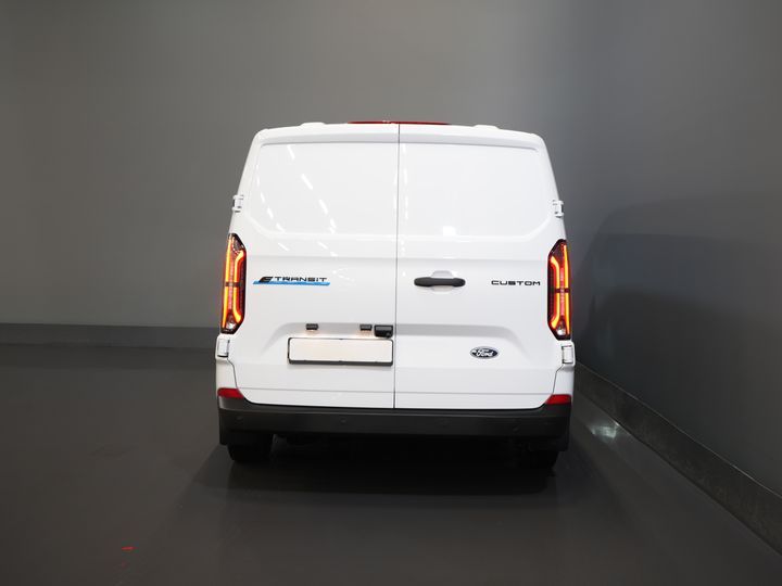 Ford E-Transit Custom Furgoneta 320 Trend 65 kWh 330 km WLTP LED/ Încărcător rapid/ 2,3 t Capacitate de remorcare/ Scaune încălzite/ Carplay/ Climatizare/ Cameră/ PDC/ Cruise control