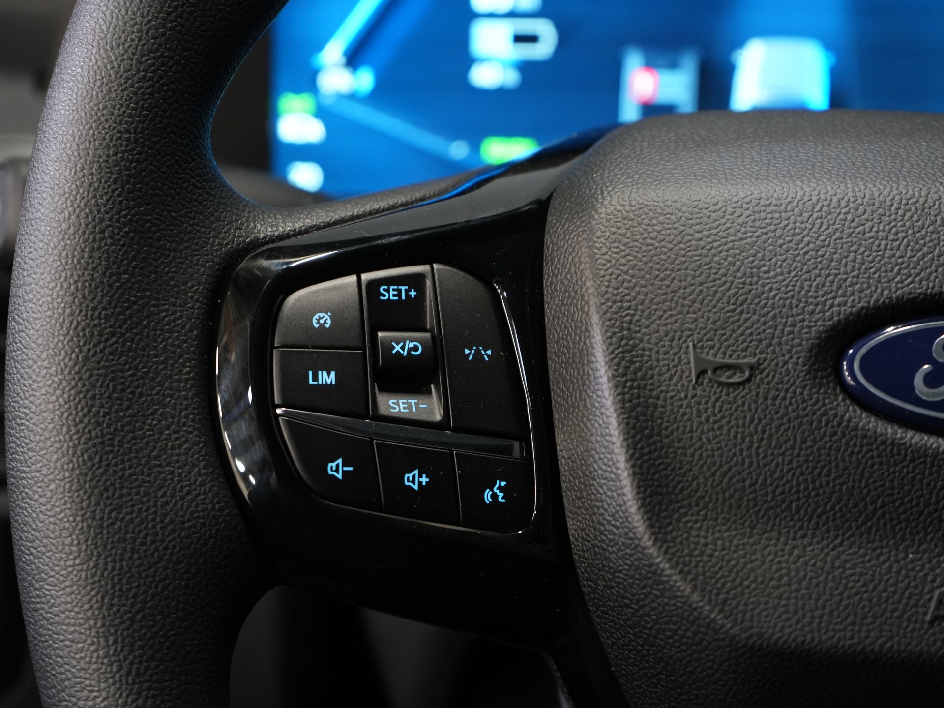 Ford E-Transit Custom Furgoneta 320 Trend 65 kWh 330 km WLTP LED/ Încărcător rapid/ 2,3 t Capacitate de remorcare/ Scaune încălzite/ Carplay/ Climatizare/ Cameră/ PDC/ Cruise control