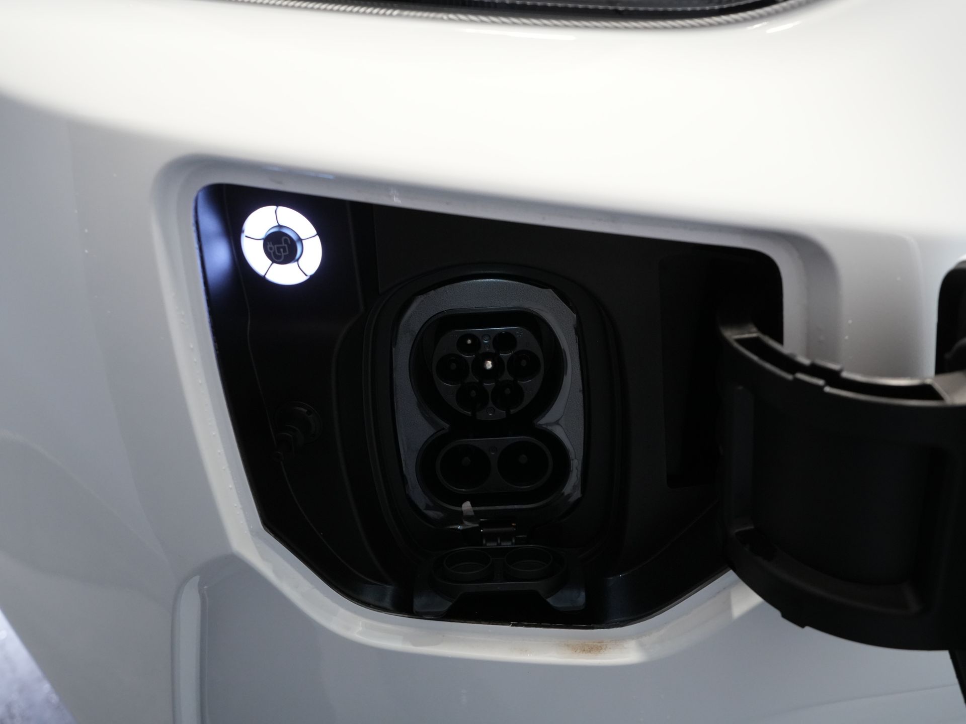 Ford E-Transit Custom Furgoneta 320 Trend 65 kWh 330 km WLTP LED/ Încărcător rapid/ 2,3 t Capacitate de remorcare/ Scaune încălzite/ Carplay/ Climatizare/ Cameră/ PDC/ Cruise control