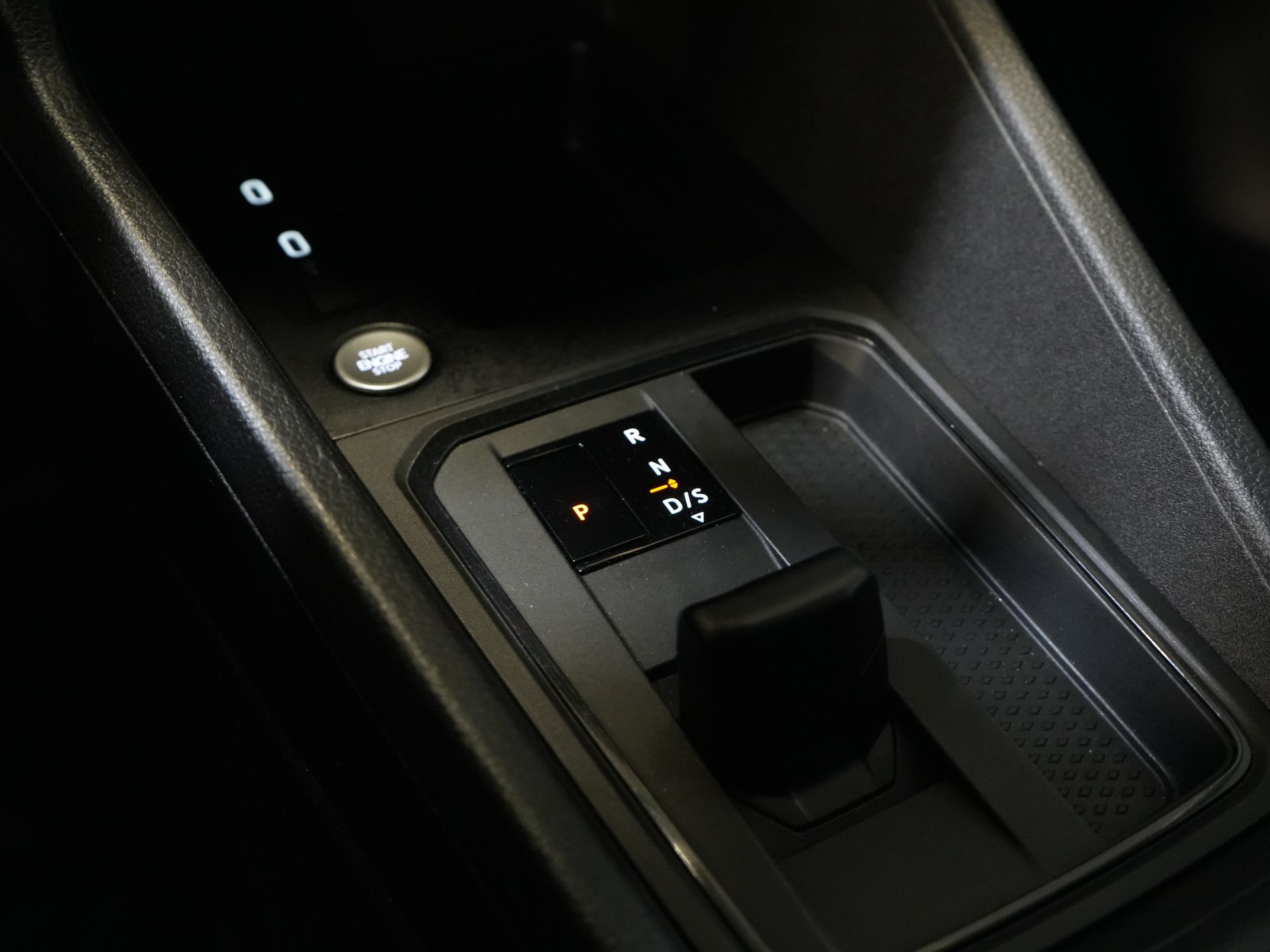 Volkswagen Caddy Cargo Van 2.0 TDI Aut. 125 CV 1ª Edición/ Adapt. Cruise/ LED/ Calefacción de pie/ Carplay/ LMV/ Gancho de remolque/ Cámara/ PDC V+A/