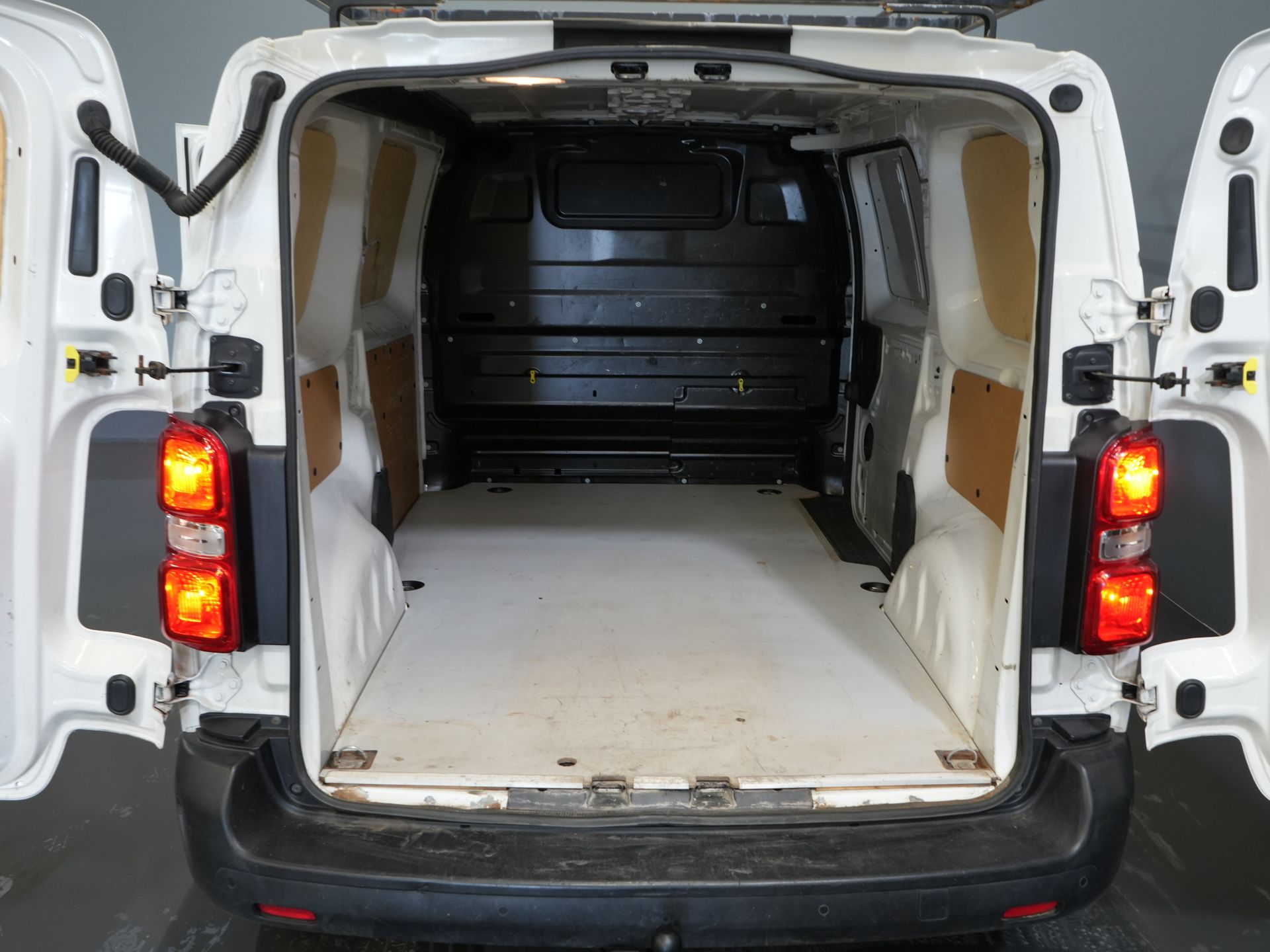 Citroën Jumpy Van 1.6 HDI L2 BPM GRATUIT ! Galerie de toit/ Alarme III/ Croisière/ Barre de remorquage/ PDC/ Airco