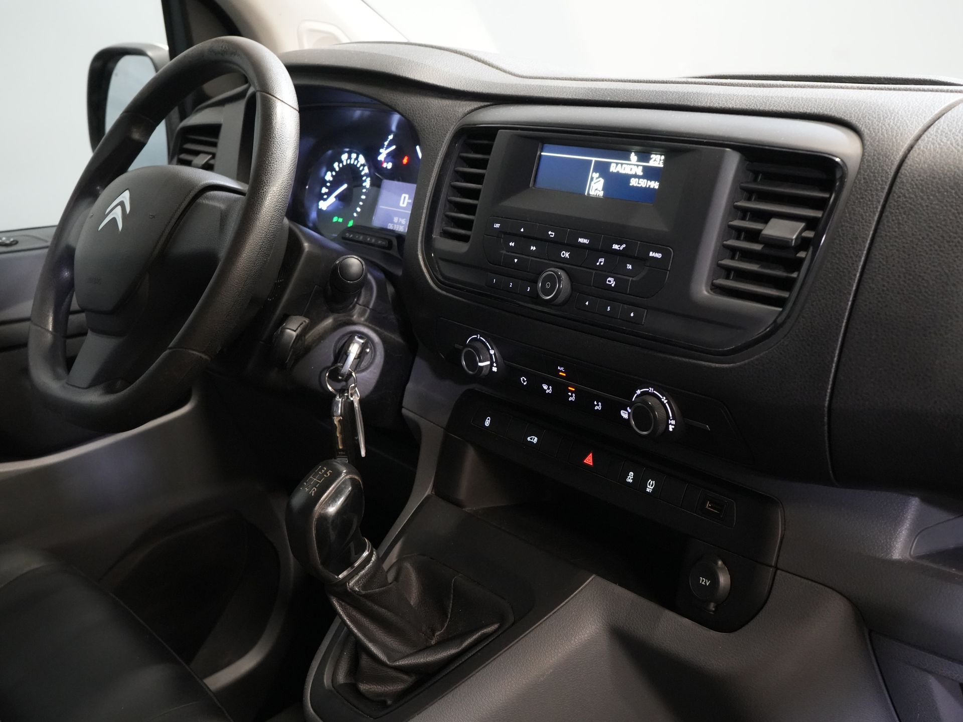 Citroën Jumpy Van 1.6 HDI L2 BPM GRATUIT ! Galerie de toit/ Alarme III/ Croisière/ Barre de remorquage/ PDC/ Airco