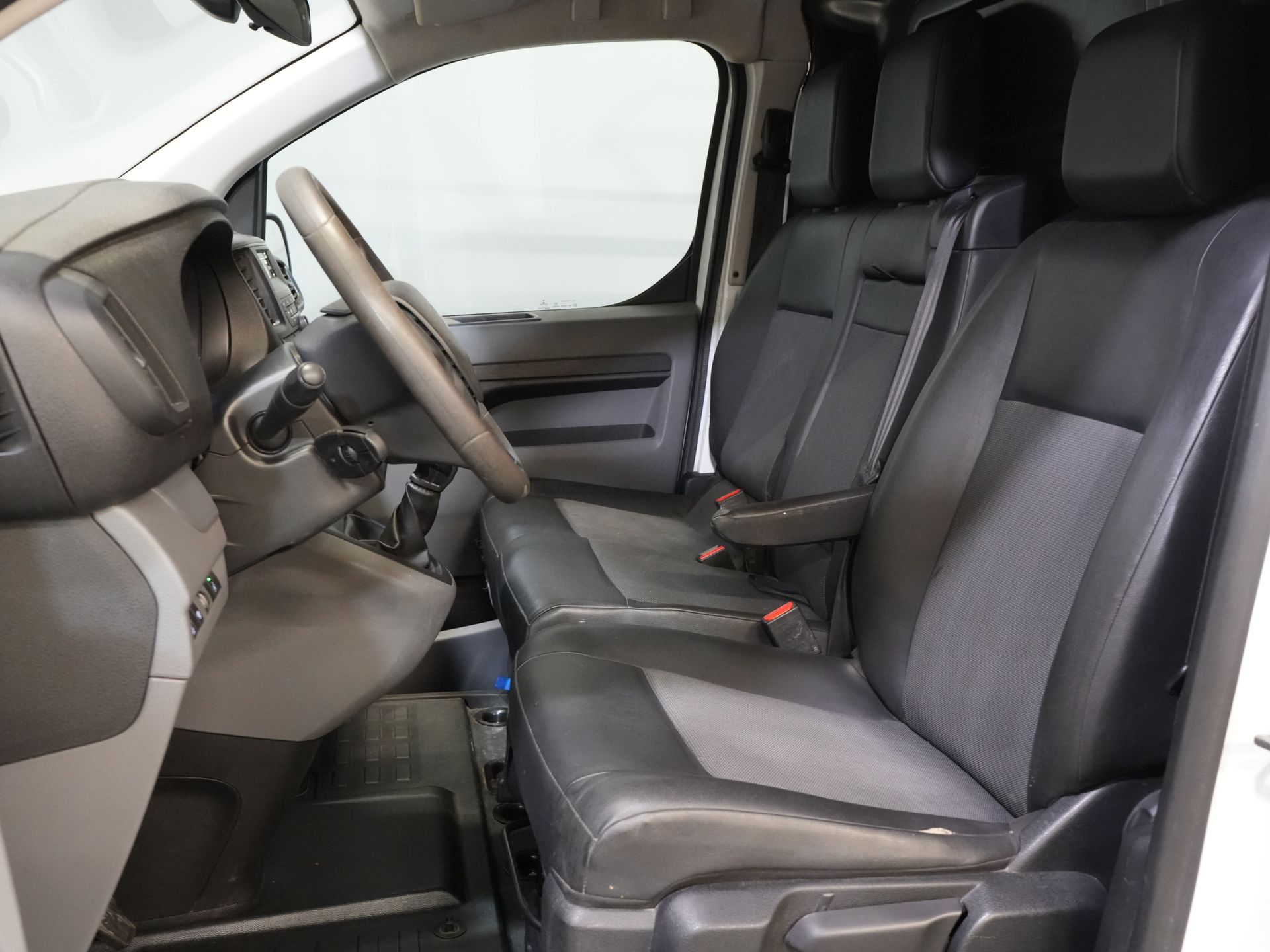 Citroën Jumpy Van 1.6 HDI L2 BPM GRATUIT ! Galerie de toit/ Alarme III/ Croisière/ Barre de remorquage/ PDC/ Airco