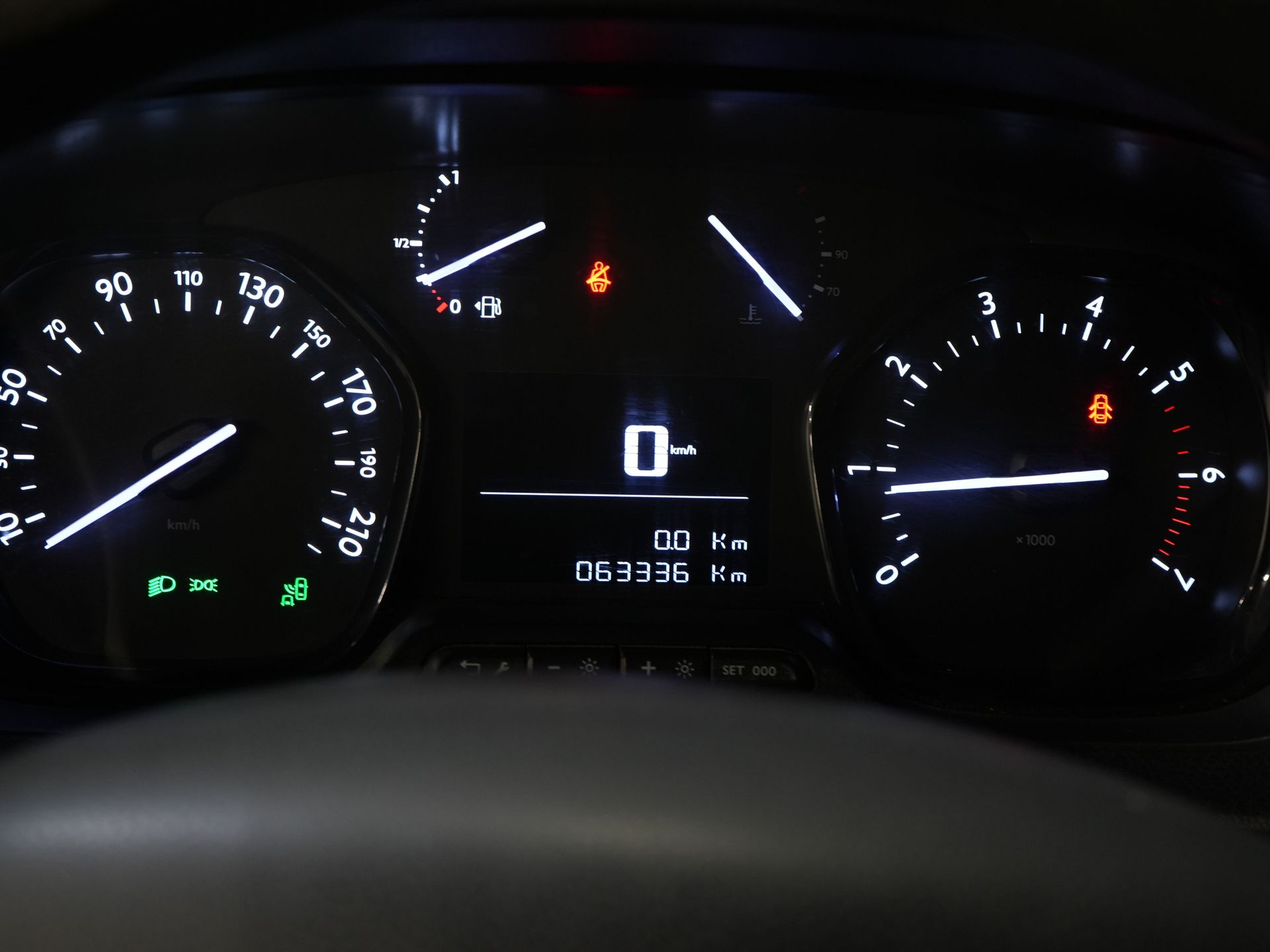Citroën Jumpy Van 1.6 HDI L2 BPM GRATUIT ! Galerie de toit/ Alarme III/ Croisière/ Barre de remorquage/ PDC/ Airco