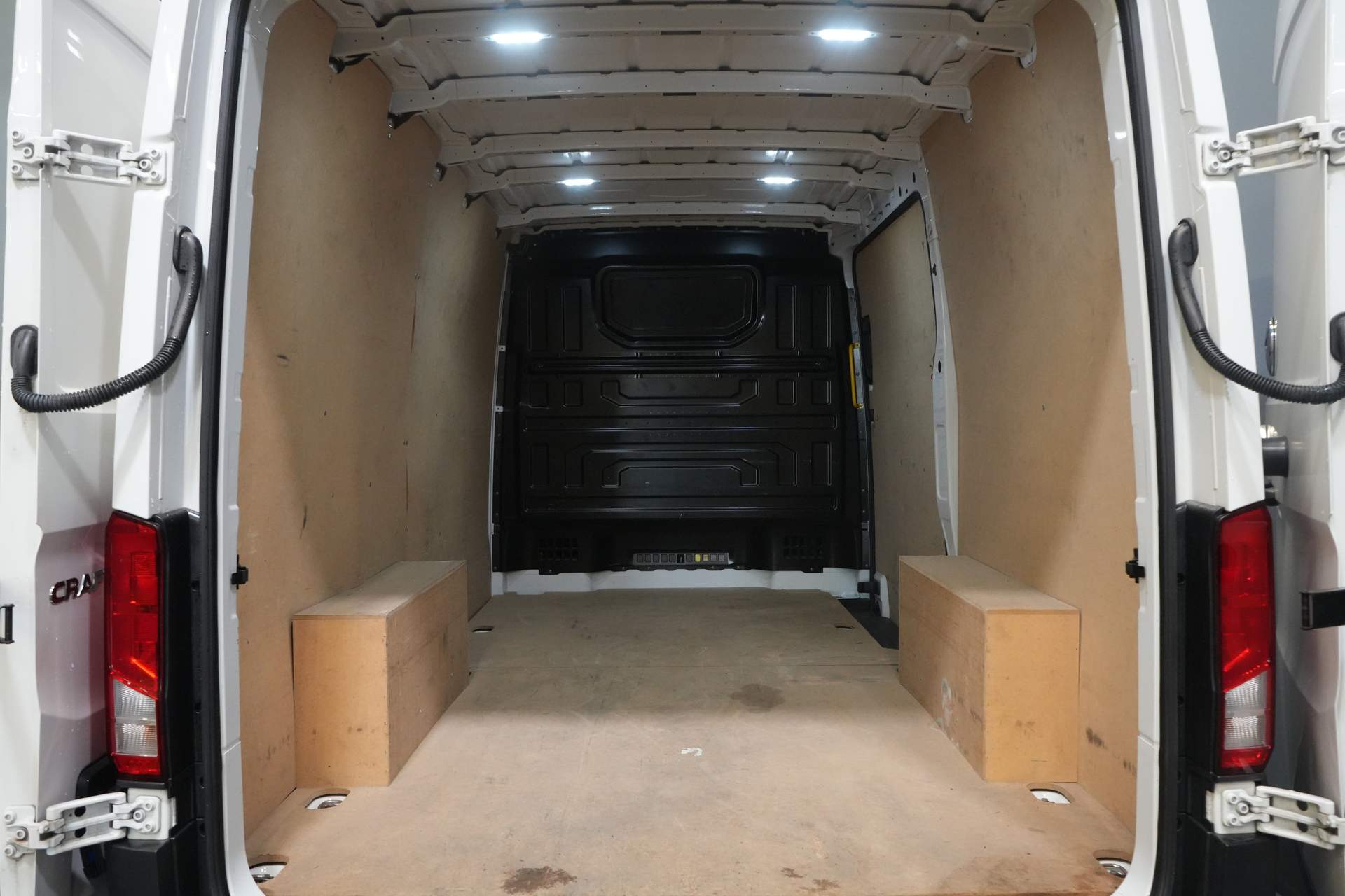 Volkswagen Crafter Van 2.0 TDI L3H2 Gev.stoel/ CarPlay/ Kamera/ Cruise/ Airco/ 270Gr. Türen