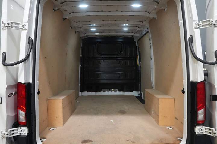 Volkswagen Crafter Van 2.0 TDI L3H2 Gev.stoel/ CarPlay/ Kamera/ Cruise/ Airco/ 270Gr. Türen