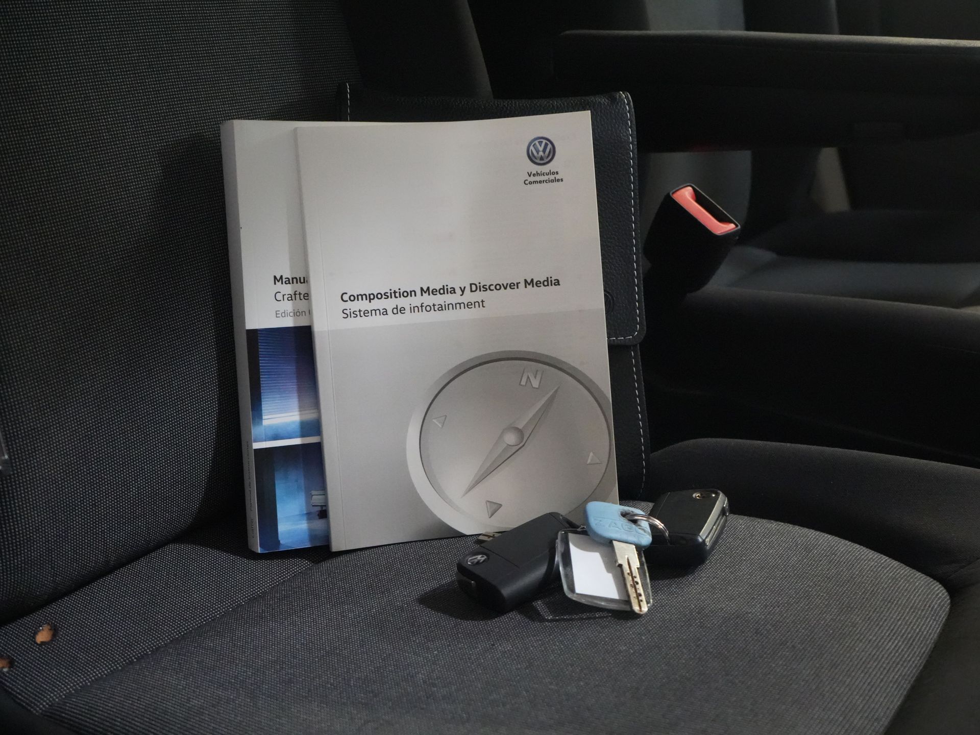Volkswagen Crafter Van 2.0 TDI L3H2 Gev.stoel/ CarPlay/ Kamera/ Cruise/ Airco/ 270Gr. Türen