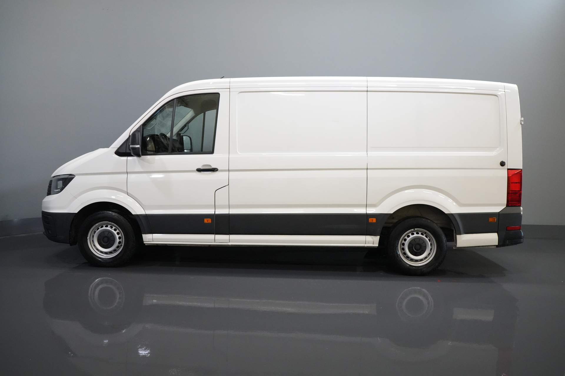 Volkswagen Crafter Van 2.0 TDI L3H2 Gev.stoel/ CarPlay/ Kamera/ Cruise/ Airco/ 270Gr. Türen