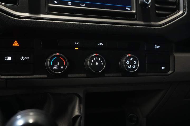 Volkswagen Crafter Van 2.0 TDI L3H2 Gev.stoel/ CarPlay/ Kamera/ Cruise/ Airco/ 270Gr. Türen