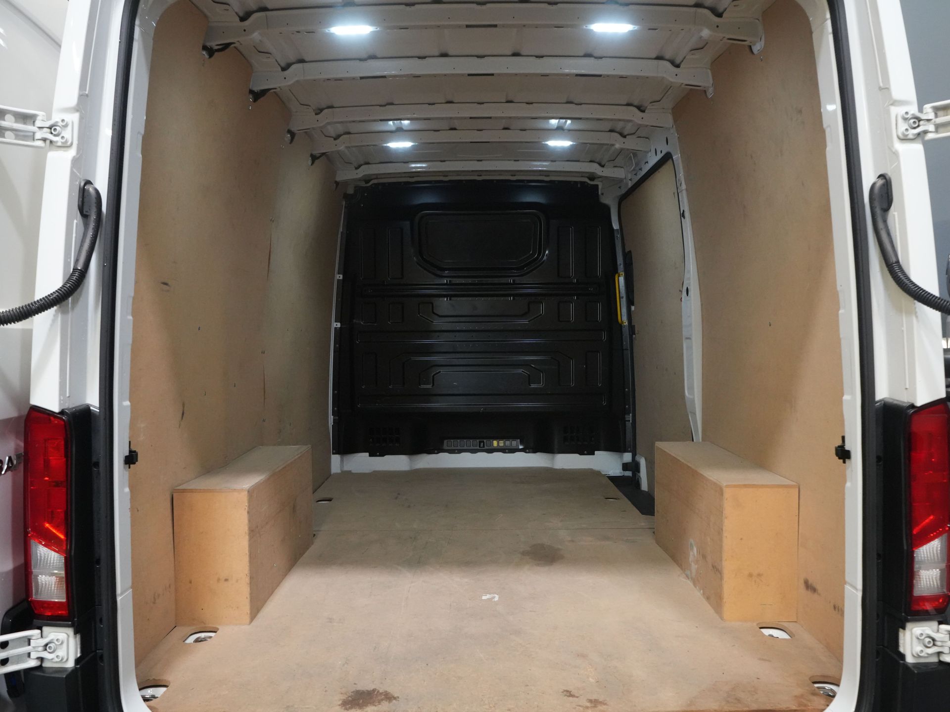 Volkswagen Crafter Van 2.0 TDI L3H2 Gev.stoel/ CarPlay/ Kamera/ Cruise/ Airco/ 270Gr. Türen