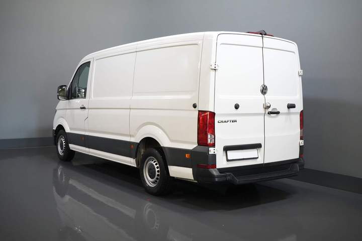 Volkswagen Crafter Van 2.0 TDI L3H2 Gev.stoel/ CarPlay/ Kamera/ Cruise/ Airco/ 270Gr. Türen