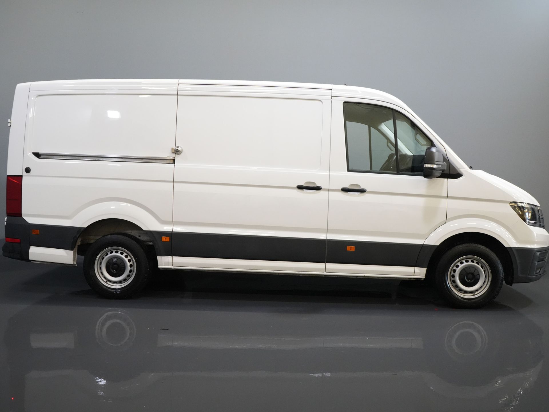 Volkswagen Crafter Van 2.0 TDI L3H2 Gev.stoel/ CarPlay/ Kamera/ Cruise/ Airco/ 270Gr. Türen