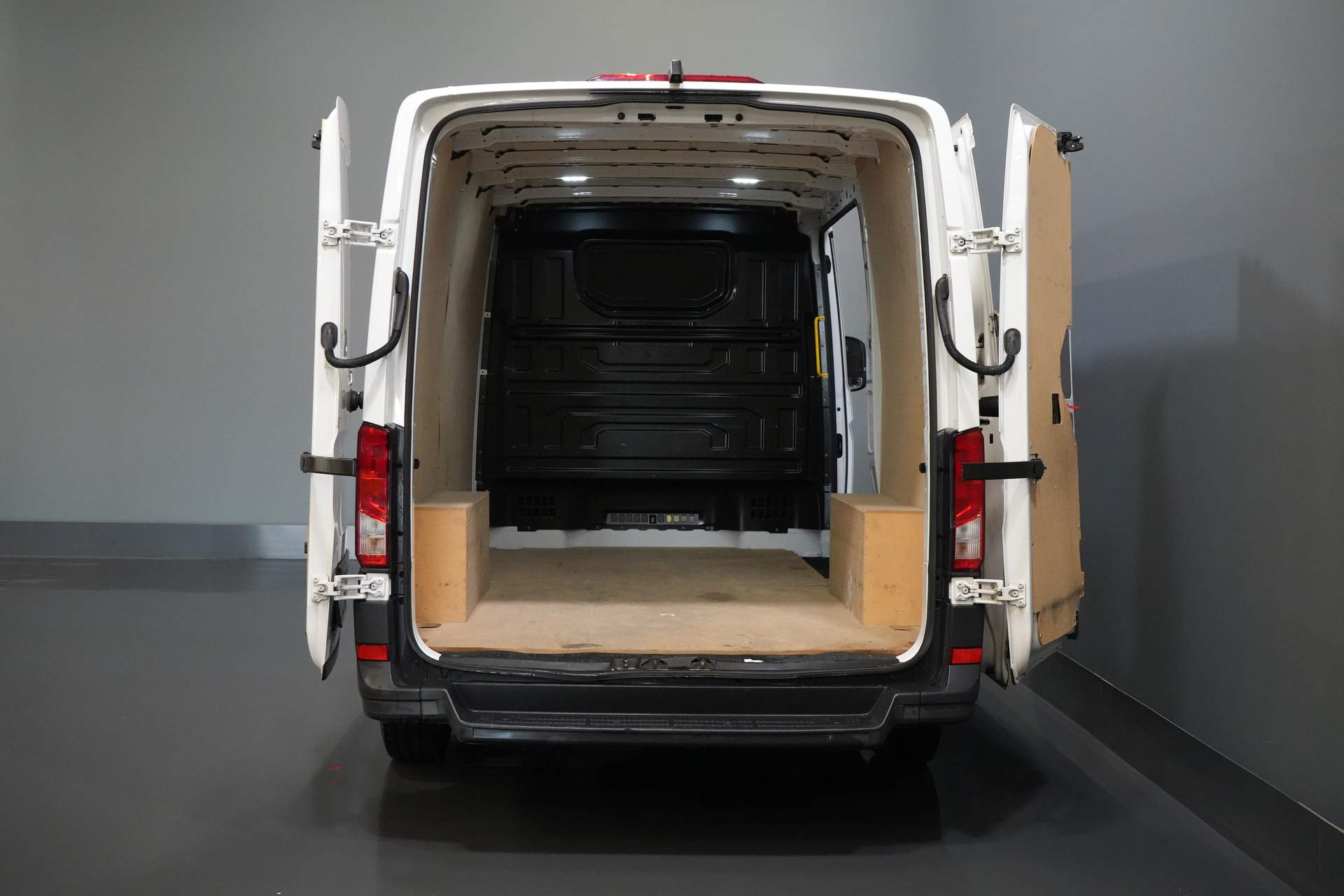 Volkswagen Crafter Van 2.0 TDI L3H2 Gev.stoel/ CarPlay/ Kamera/ Cruise/ Airco/ 270Gr. Türen