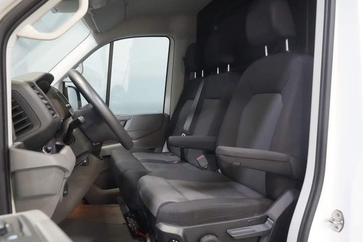 Volkswagen Crafter Van 2.0 TDI L3H2 Gev.stoel/ CarPlay/ Kamera/ Cruise/ Airco/ 270Gr. Türen