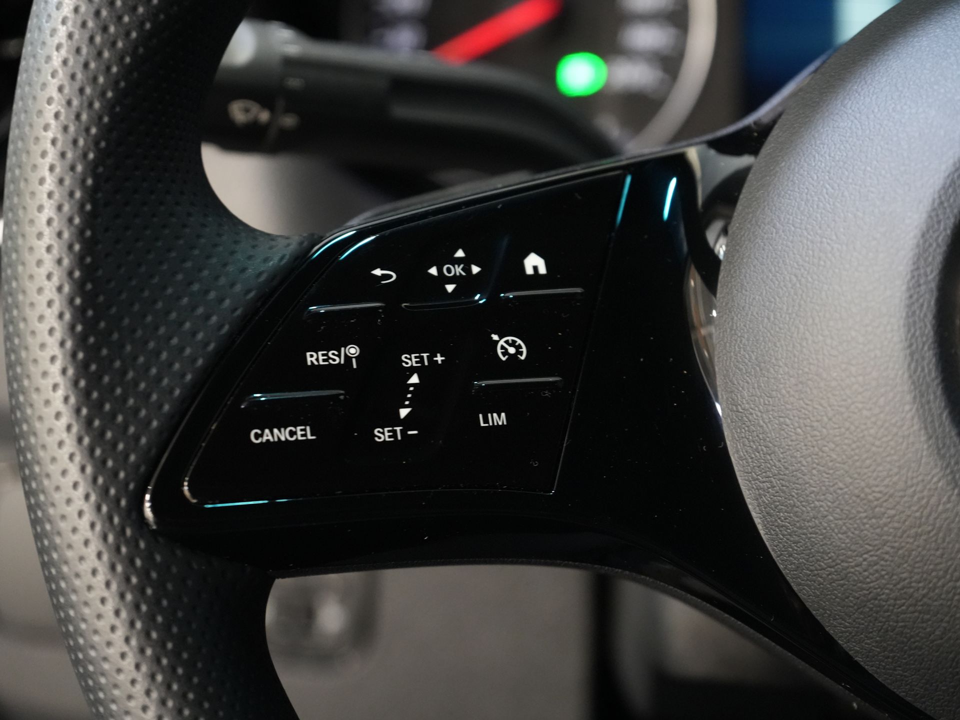 Mercedes-Benz Sprinter Van 317 CDI Aut. L2H2 BPM FREE! Elektrischer Sitz/ 270 Türen/ Sitzheizung/ Navi/ Kamera/ Cruise/ DAB