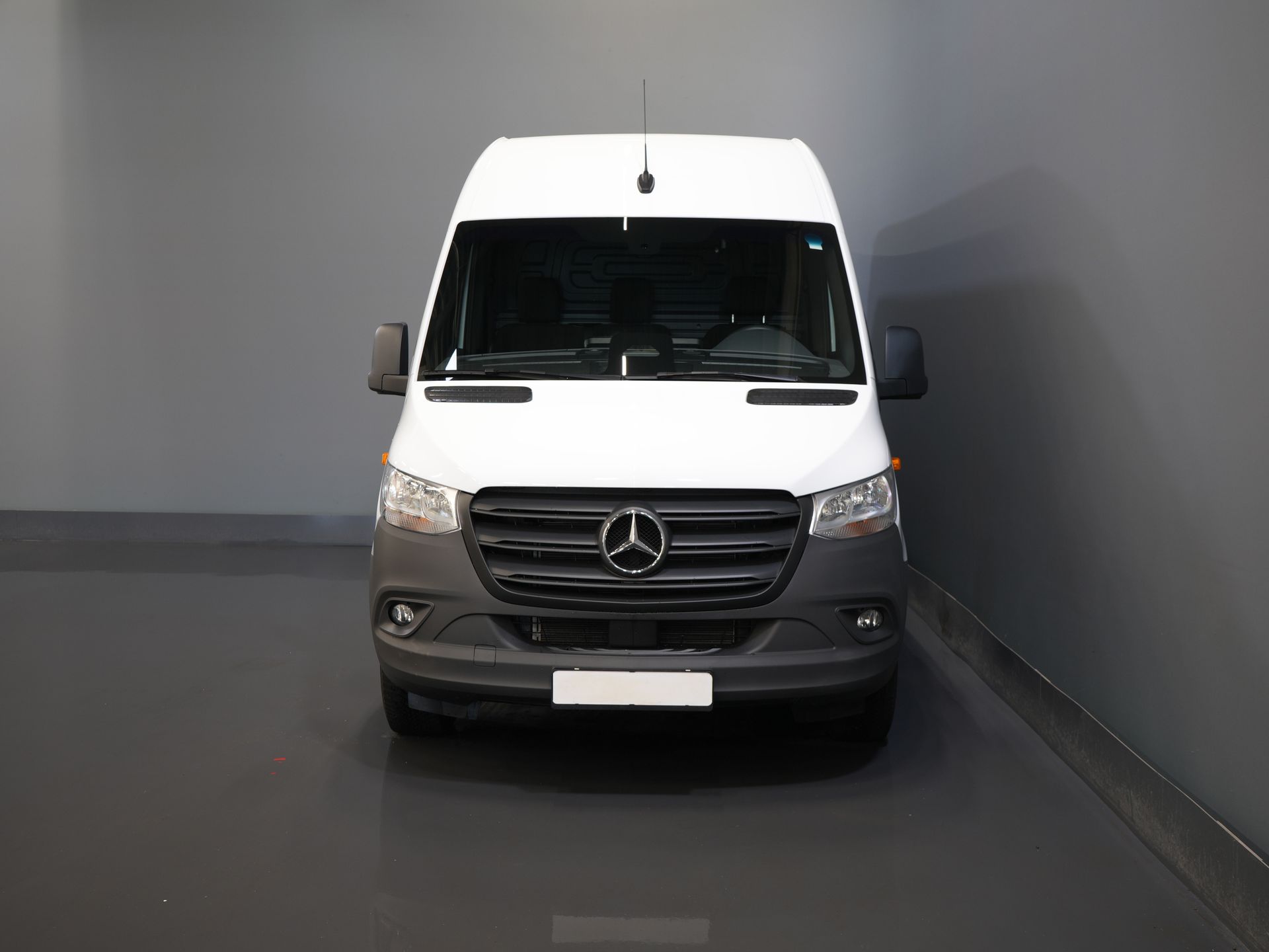 Mercedes-Benz Sprinter Van 317 CDI Aut. L2H2 BPM FREE! Elektrischer Sitz/ 270 Türen/ Sitzheizung/ Navi/ Kamera/ Cruise/ DAB
