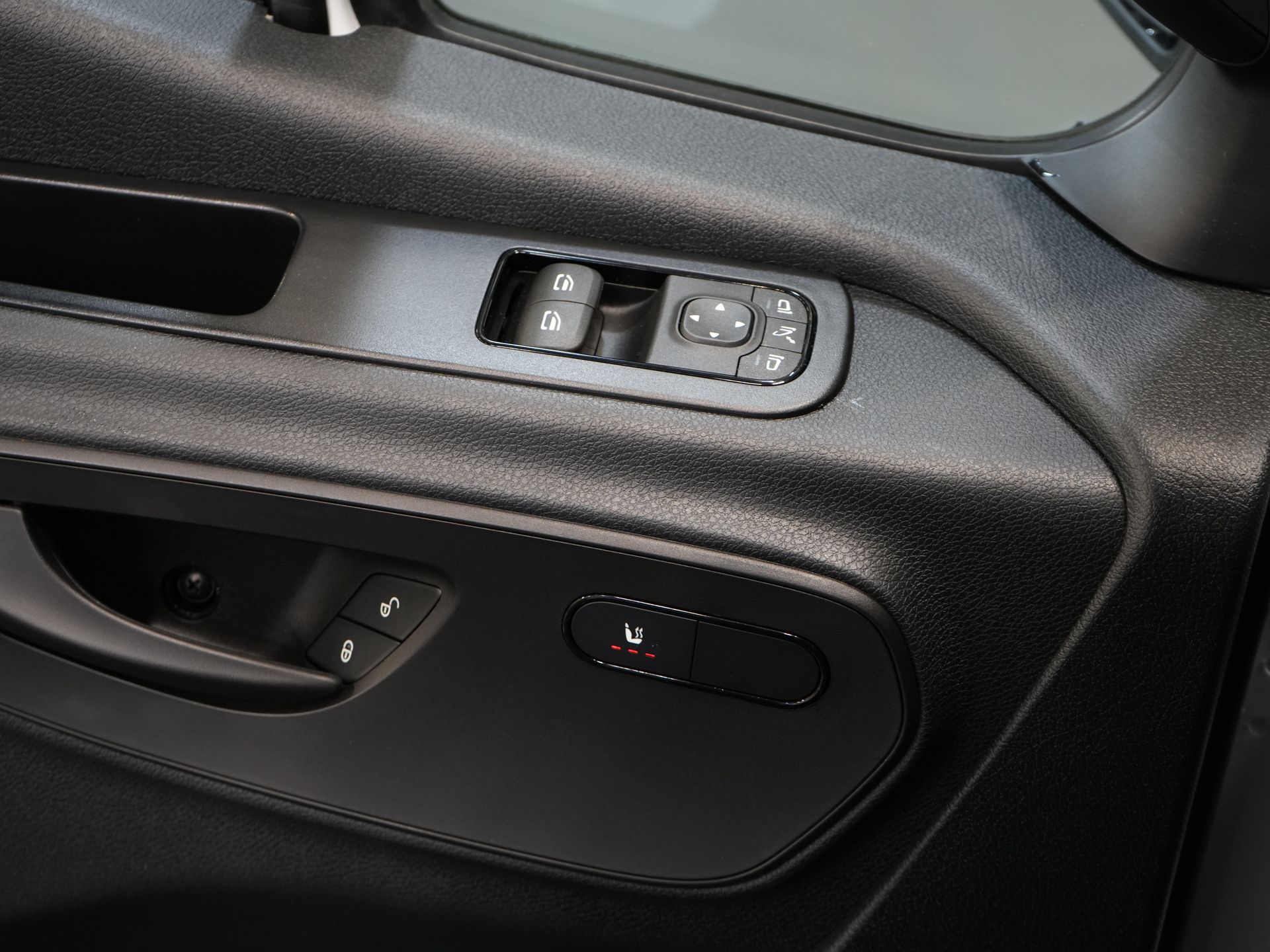 Mercedes-Benz Sprinter Van 317 CDI Aut. L2H2 BPM FREE! Elektrischer Sitz/ 270 Türen/ Sitzheizung/ Navi/ Kamera/ Cruise/ DAB