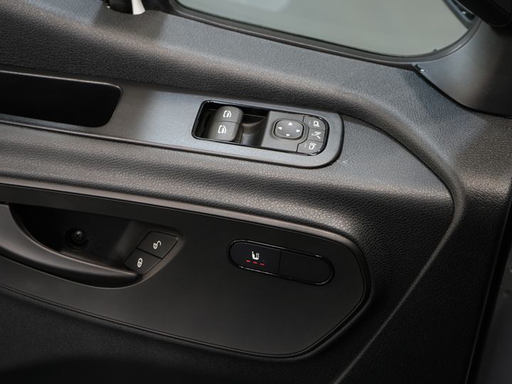 Mercedes-Benz Sprinter Van 317 CDI Aut. L2H2 BPM FREE! Elektrischer Sitz/ 270 Türen/ Sitzheizung/ Navi/ Kamera/ Cruise/ DAB