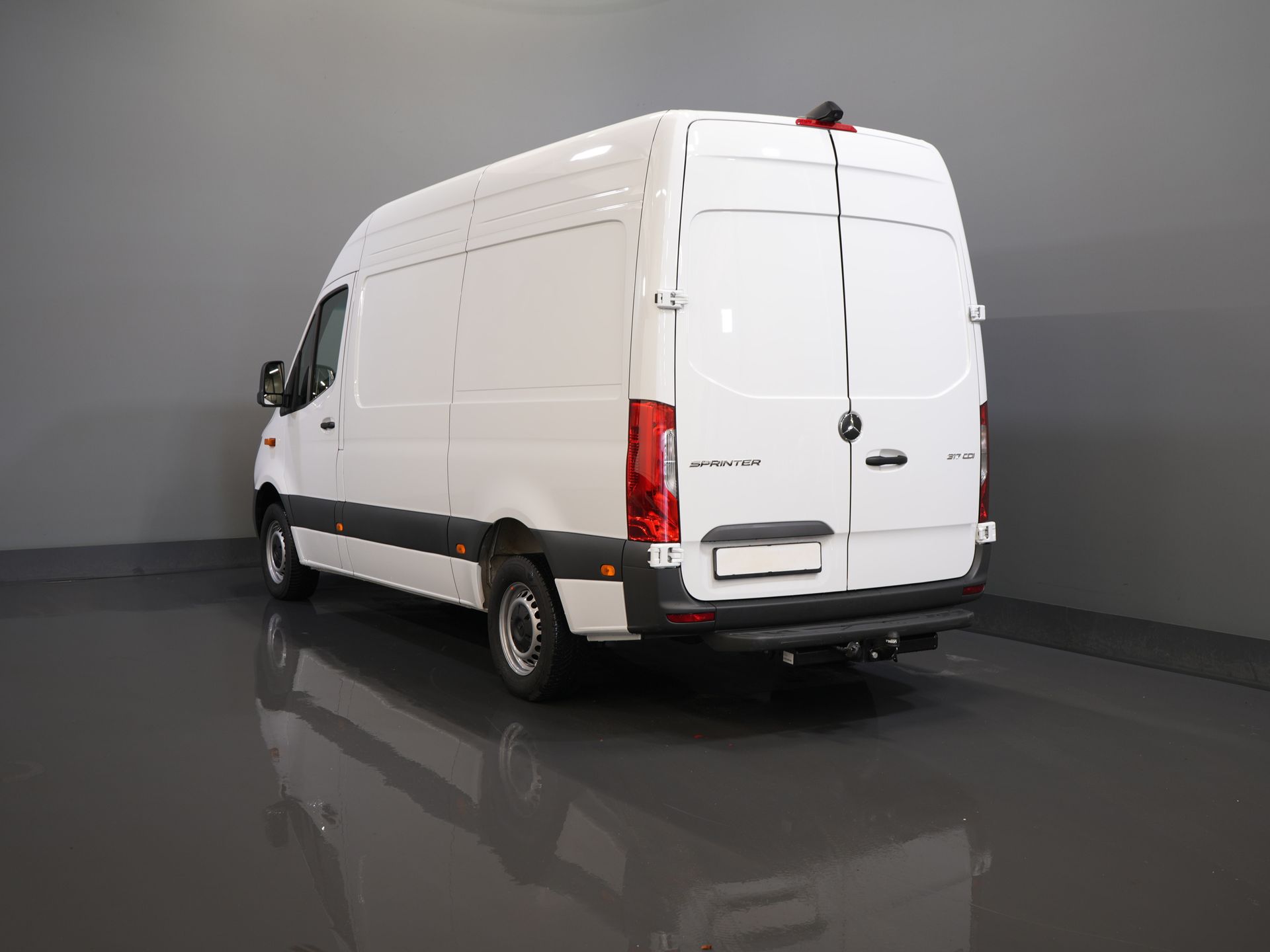 Mercedes-Benz Sprinter Van 317 CDI Aut. L2H2 BPM FREE! Elektrischer Sitz/ 270 Türen/ Sitzheizung/ Navi/ Kamera/ Cruise/ DAB