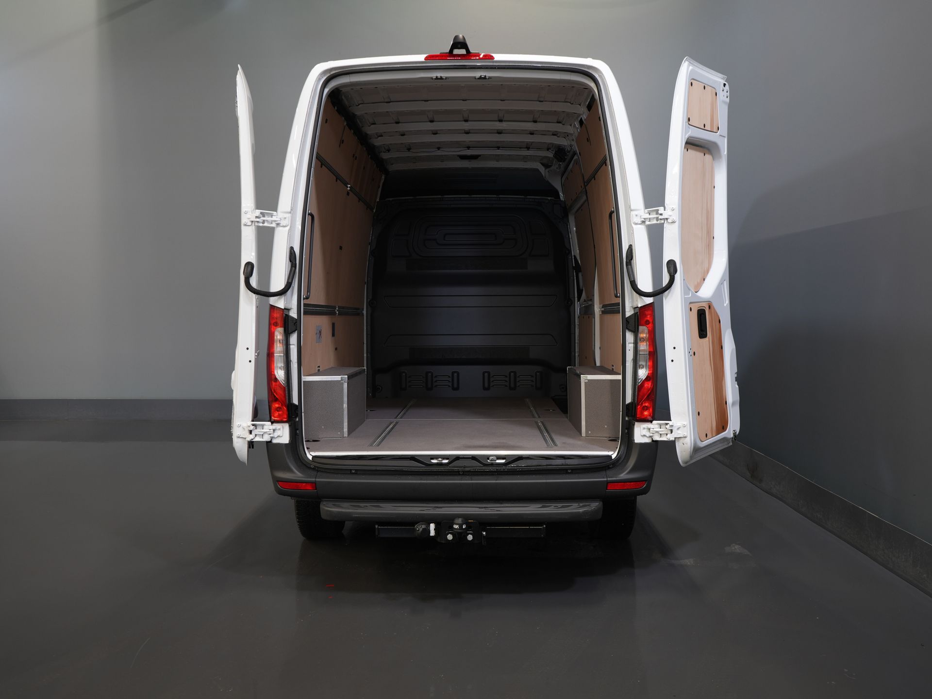 Mercedes-Benz Sprinter Van 317 CDI Aut. L2H2 BPM FREE! Elektrischer Sitz/ 270 Türen/ Sitzheizung/ Navi/ Kamera/ Cruise/ DAB