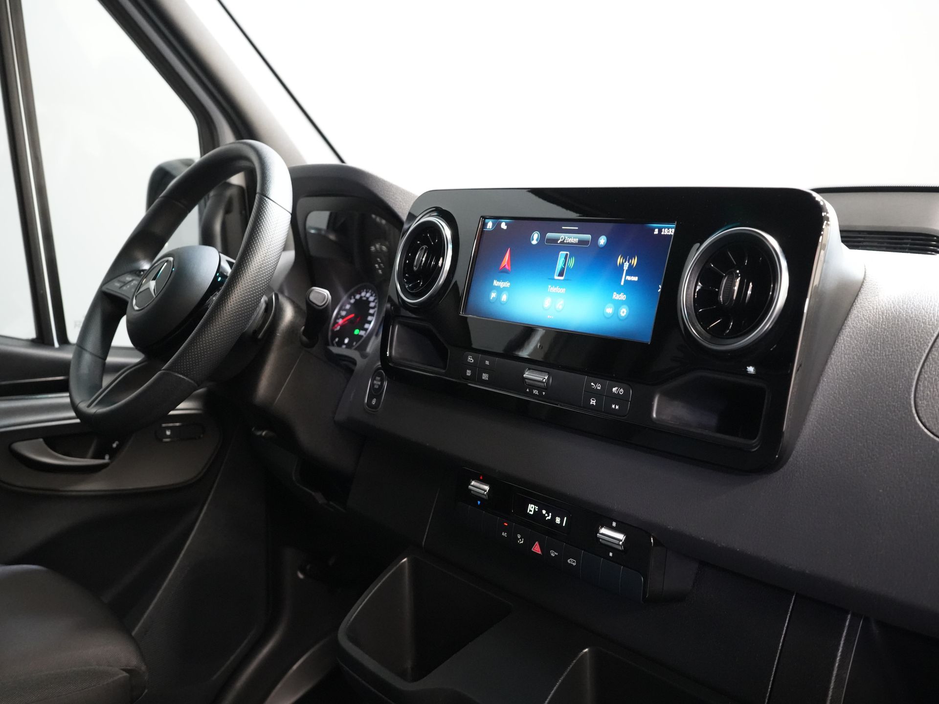 Mercedes-Benz Sprinter Van 317 CDI Aut. L2H2 BPM FREE! Elektrischer Sitz/ 270 Türen/ Sitzheizung/ Navi/ Kamera/ Cruise/ DAB