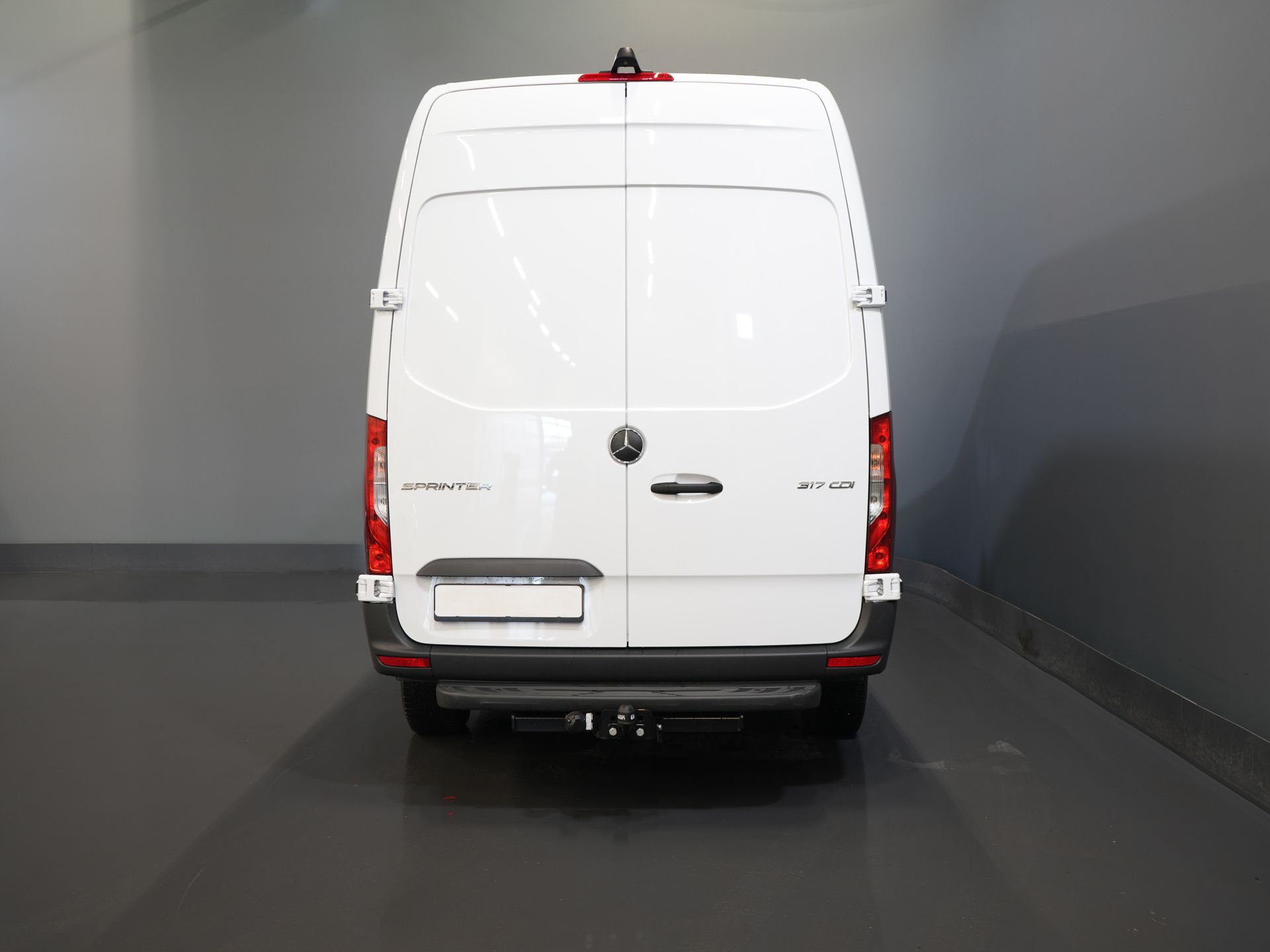 Mercedes-Benz Sprinter Van 317 CDI Aut. L2H2 BPM FREE! Elektrischer Sitz/ 270 Türen/ Sitzheizung/ Navi/ Kamera/ Cruise/ DAB