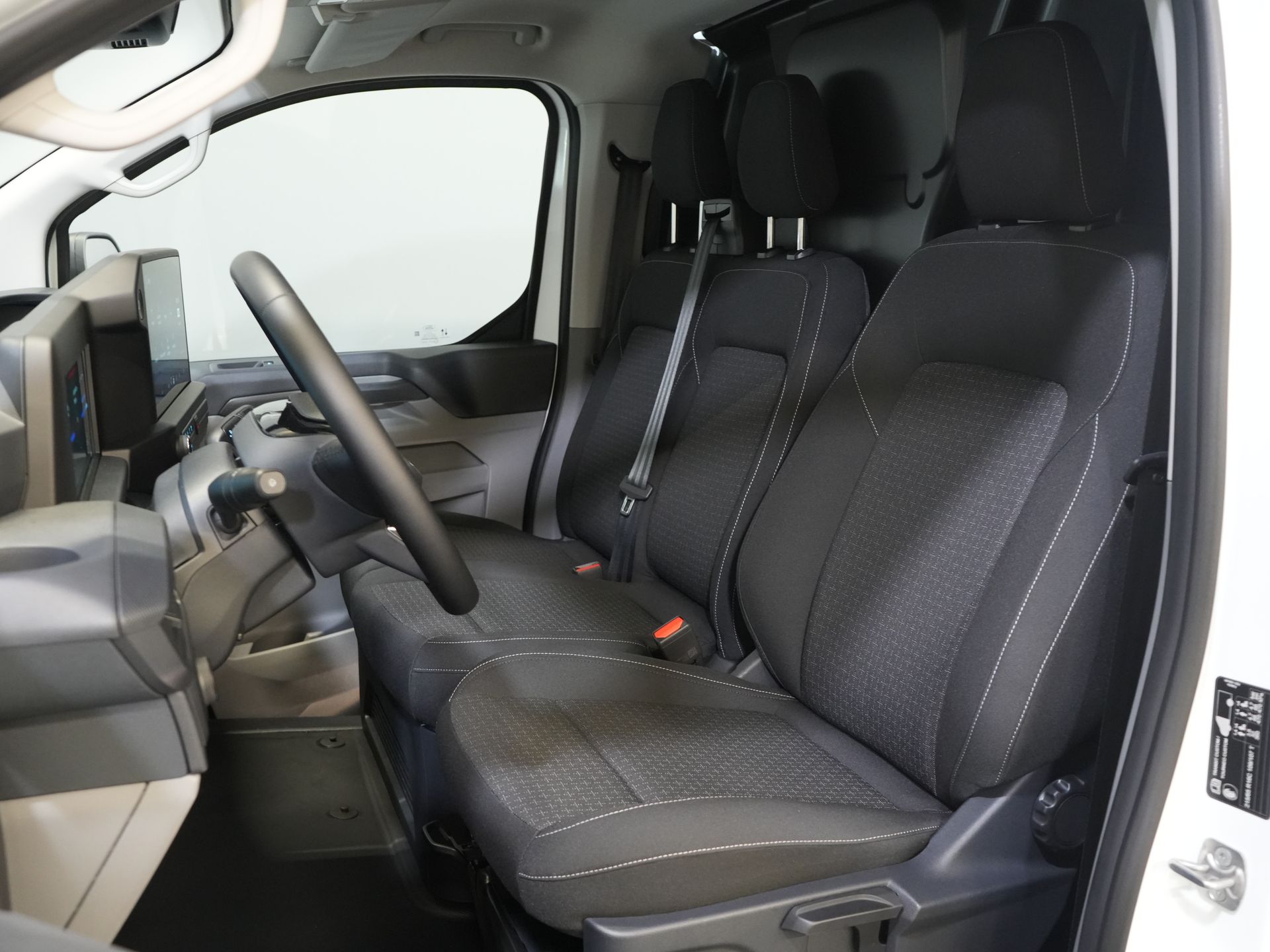 Ford E-Transit Custom Vans 65 кВт/год L2 330 км WLTP LED/ Підлоговий обігрівач/ Швидка зарядка/ 2.3т буксирний пристрій/ Carplay/ Клімат/ Камера/ PDC/ Круїз
