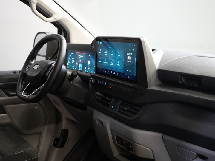 Ford E-Transit Custom Vans 65 кВт/год L2 330 км WLTP LED/ Підлоговий обігрівач/ Швидка зарядка/ 2.3т буксирний пристрій/ Carplay/ Клімат/ Камера/ PDC/ Круїз