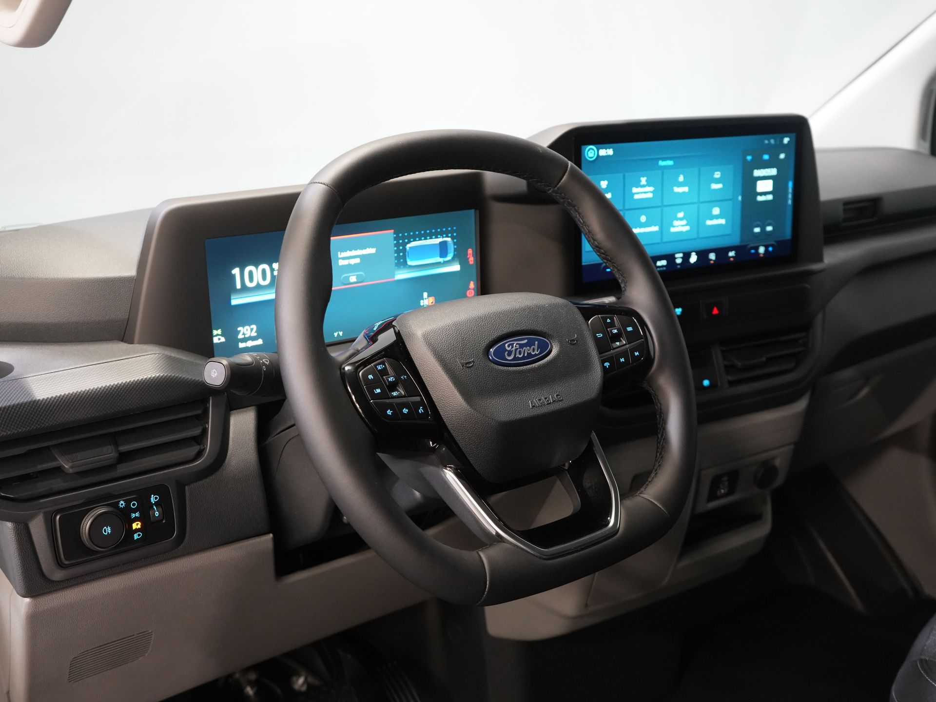 Ford E-Transit Custom Vans 65 кВт/год L2 330 км WLTP LED/ Підлоговий обігрівач/ Швидка зарядка/ 2.3т буксирний пристрій/ Carplay/ Клімат/ Камера/ PDC/ Круїз