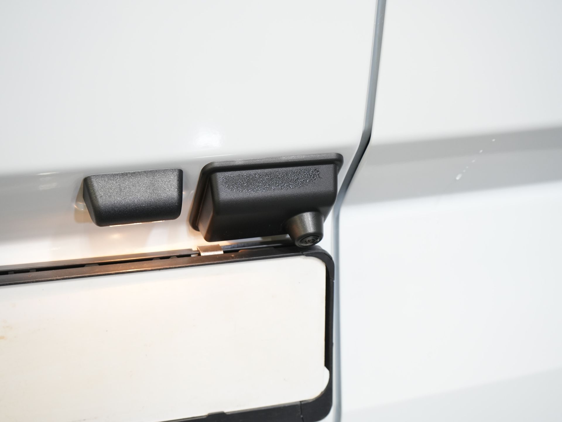 Ford E-Transit Custom Vans 65 кВт/год L2 330 км WLTP LED/ Підлоговий обігрівач/ Швидка зарядка/ 2.3т буксирний пристрій/ Carplay/ Клімат/ Камера/ PDC/ Круїз