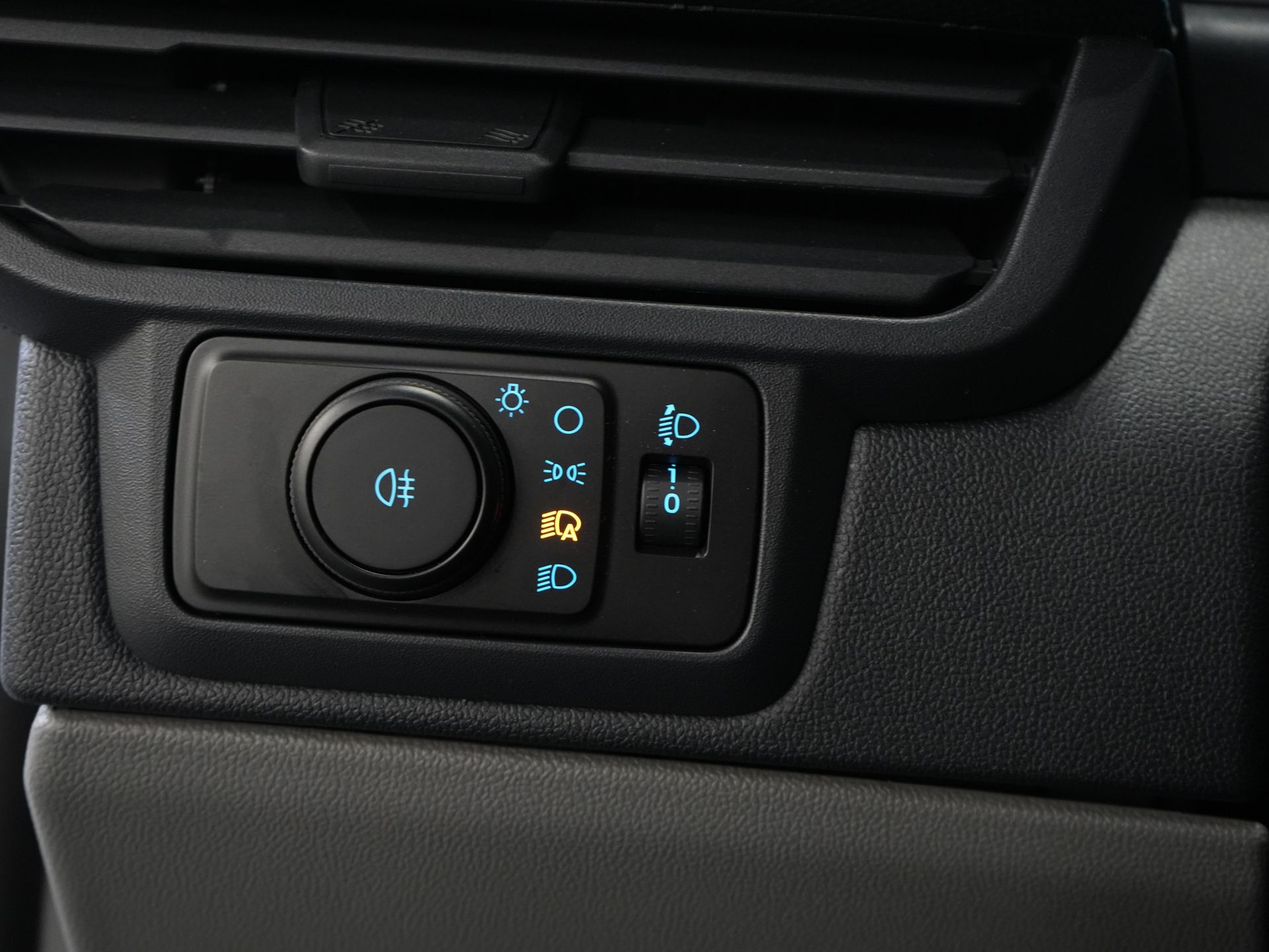 Ford E-Transit Custom Vans 65 кВт/год L2 330 км WLTP LED/ Підлоговий обігрівач/ Швидка зарядка/ 2.3т буксирний пристрій/ Carplay/ Клімат/ Камера/ PDC/ Круїз