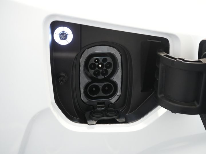 Ford E-Transit Custom Vans 65 кВт/год L2 330 км WLTP LED/ Підлоговий обігрівач/ Швидка зарядка/ 2.3т буксирний пристрій/ Carplay/ Клімат/ Камера/ PDC/ Круїз
