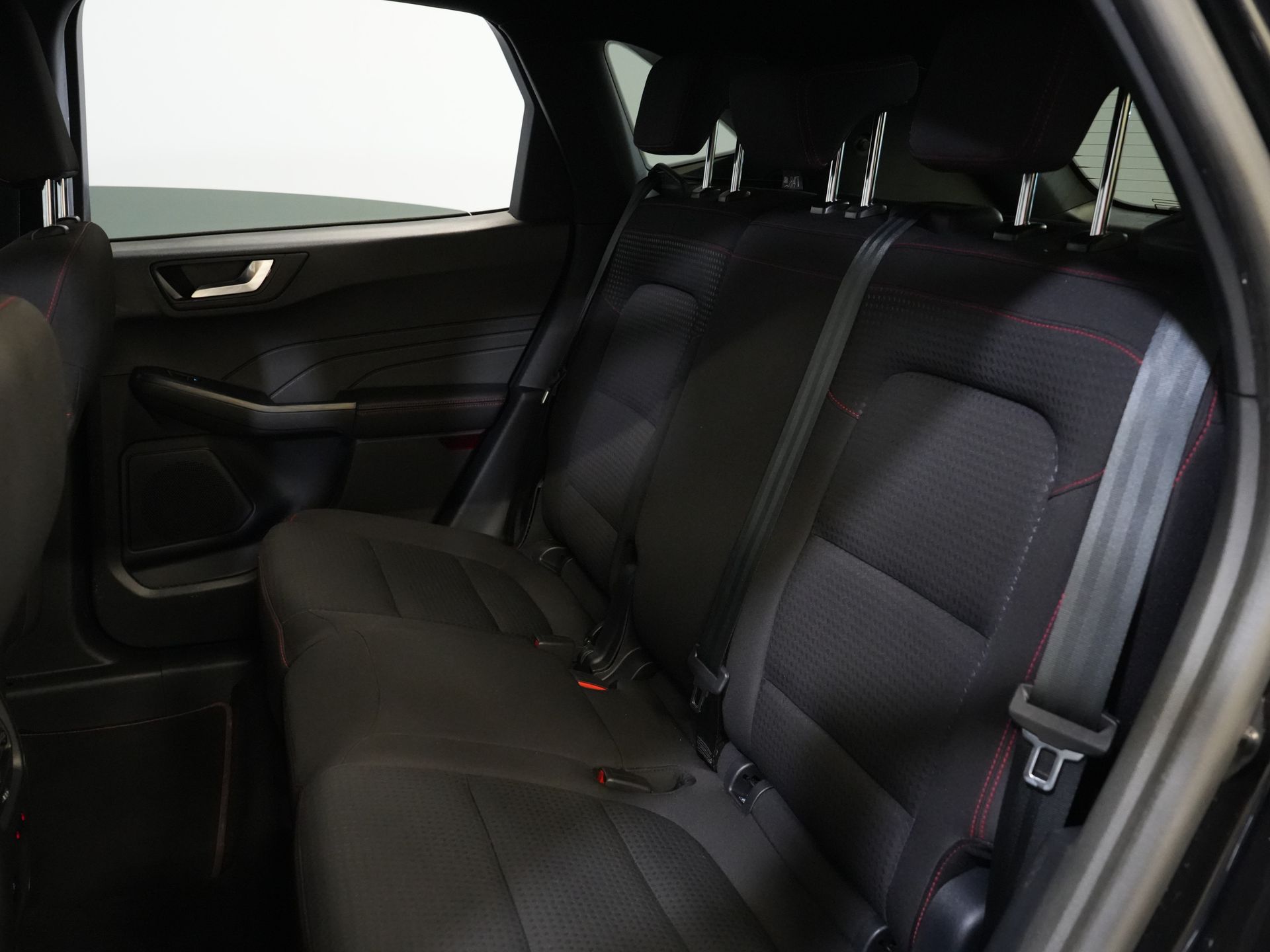 Ford Kuga SUV 2.5 PHEV 225 к.с. ST-Line LED/ Head-Up/ Adapt.cruise/ Keyless/ Elek.flap/ Stoelverw/ Steeringverw./ Carplay/ Navi/ Climate/ PDC