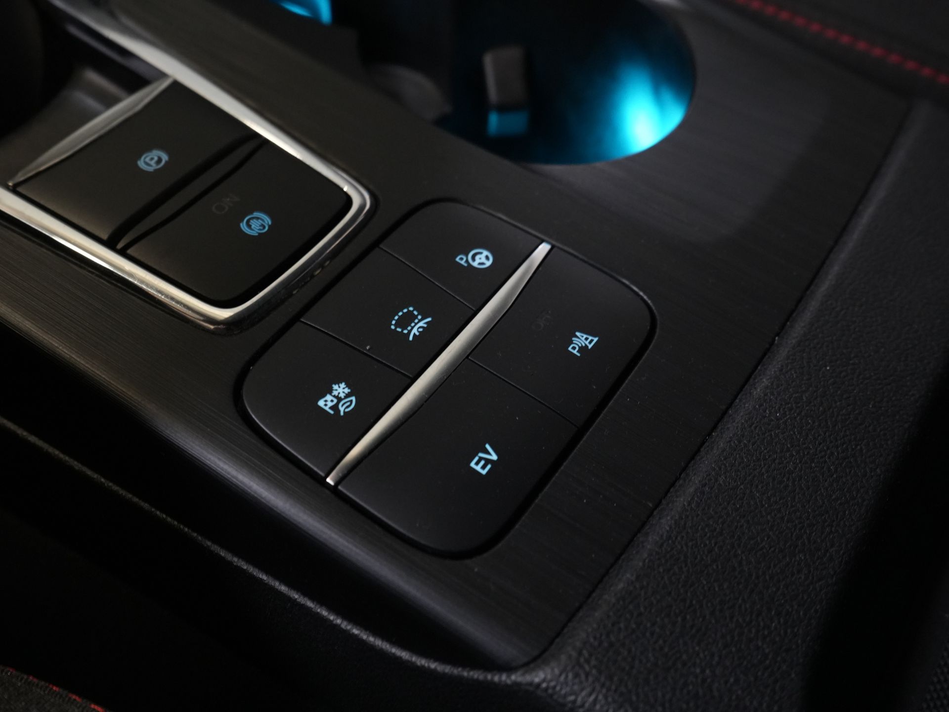 Ford Kuga SUV 2.5 PHEV 225 к.с. ST-Line LED/ Head-Up/ Adapt.cruise/ Keyless/ Elek.flap/ Stoelverw/ Steeringverw./ Carplay/ Navi/ Climate/ PDC