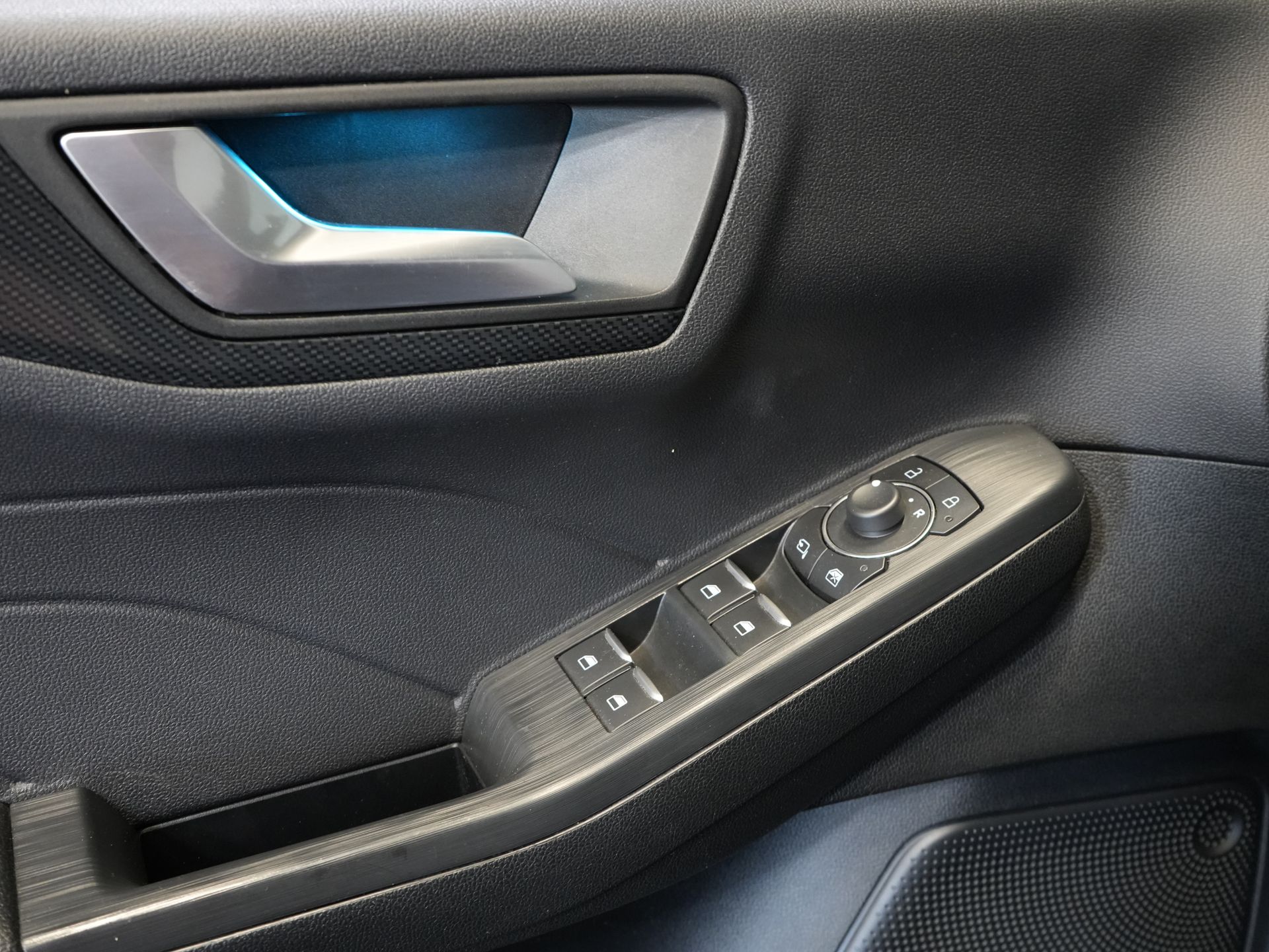 Ford Kuga SUV 2.5 PHEV 225 к.с. ST-Line LED/ Head-Up/ Adapt.cruise/ Keyless/ Elek.flap/ Stoelverw/ Steeringverw./ Carplay/ Navi/ Climate/ PDC