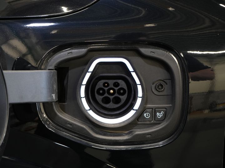 Ford Kuga SUV 2.5 PHEV 225 к.с. ST-Line LED/ Head-Up/ Adapt.cruise/ Keyless/ Elek.flap/ Stoelverw/ Steeringverw./ Carplay/ Navi/ Climate/ PDC