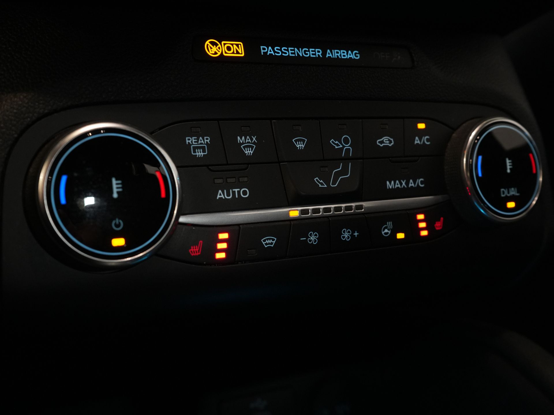 Ford Kuga SUV 2.5 PHEV 225 к.с. ST-Line LED/ Head-Up/ Adapt.cruise/ Keyless/ Elek.flap/ Stoelverw/ Steeringverw./ Carplay/ Navi/ Climate/ PDC