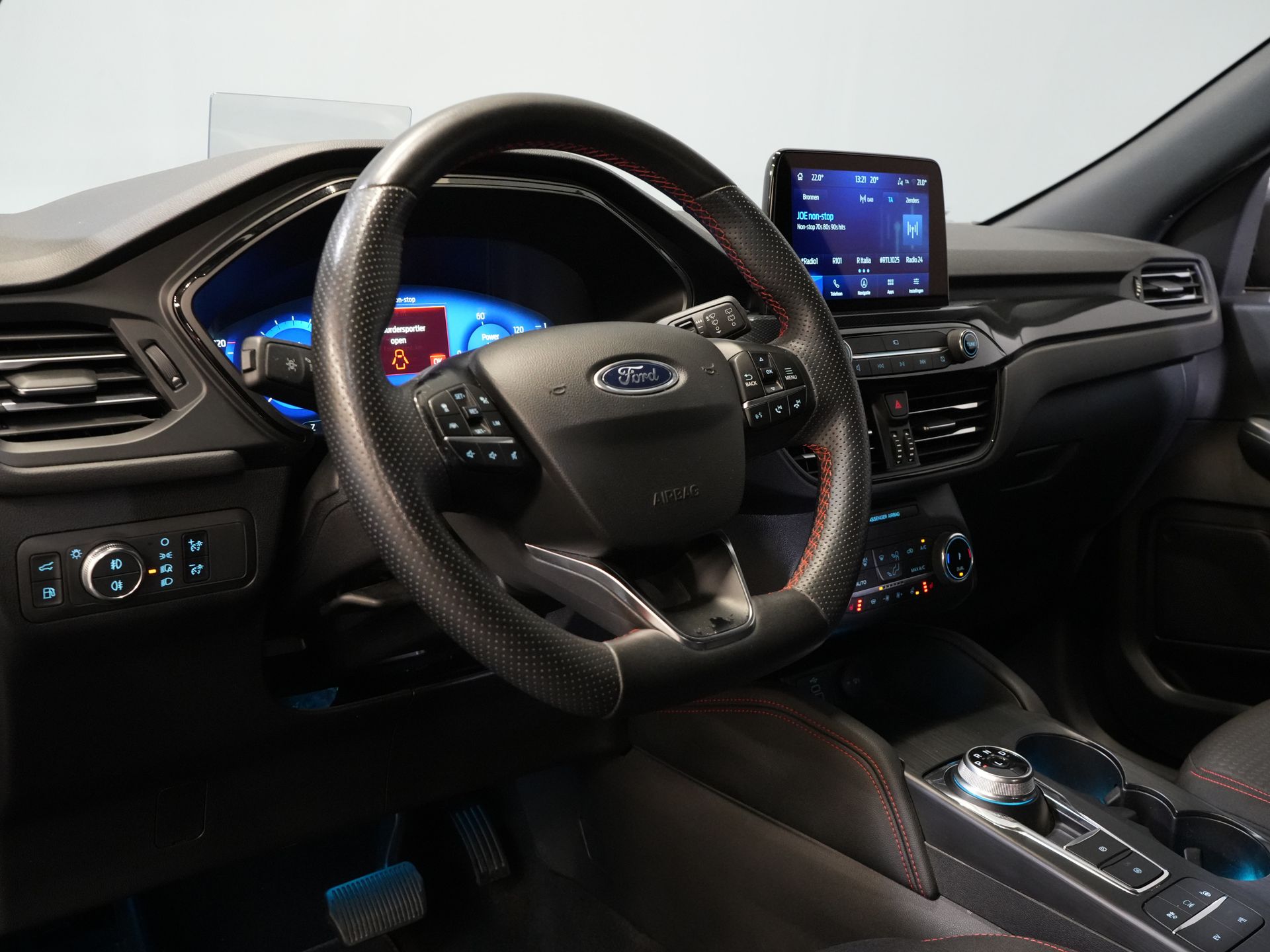 Ford Kuga SUV 2.5 PHEV 225 к.с. ST-Line LED/ Head-Up/ Adapt.cruise/ Keyless/ Elek.flap/ Stoelverw/ Steeringverw./ Carplay/ Navi/ Climate/ PDC