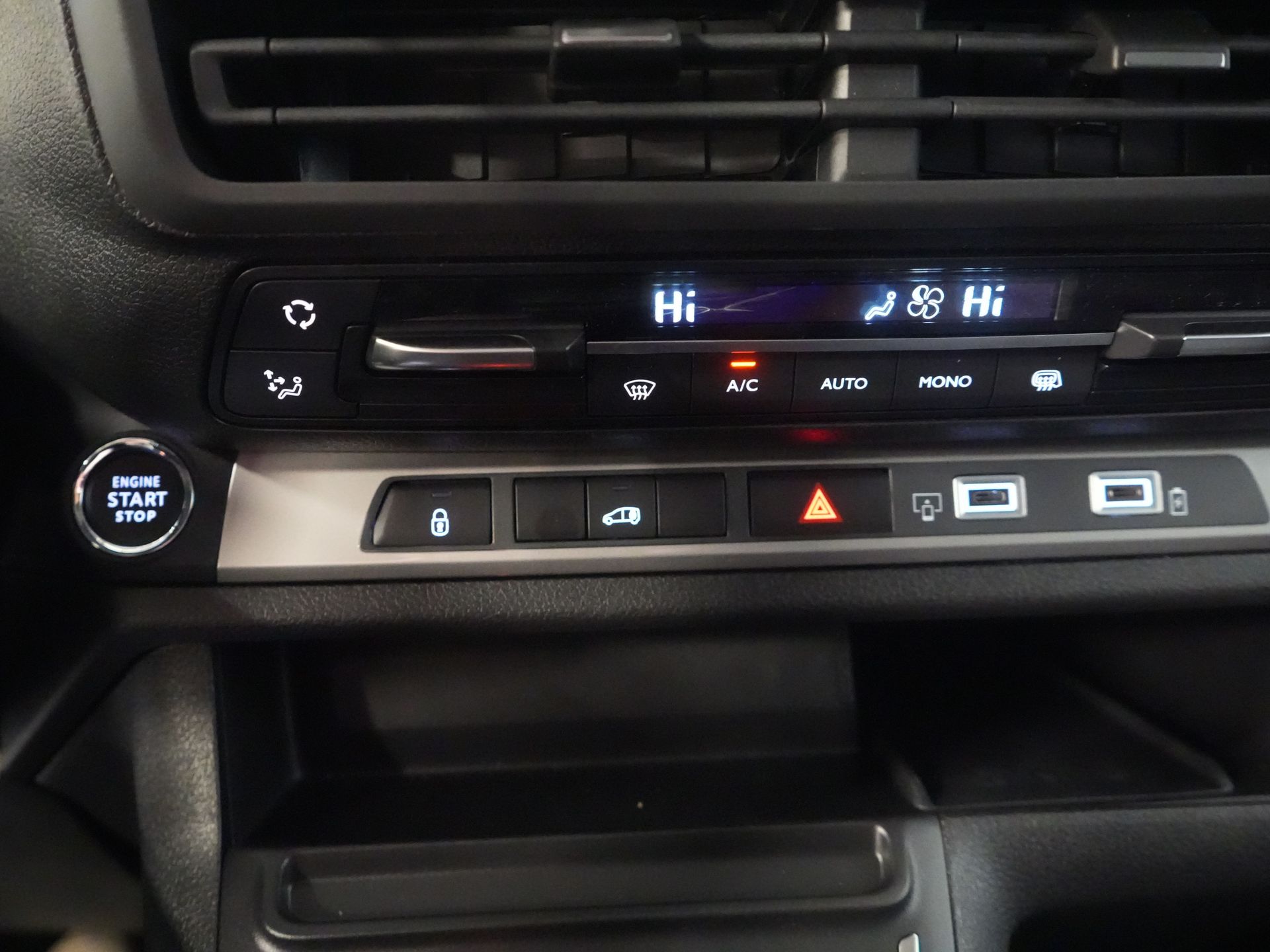 Citroën Jumpy Van 2.0 HDI 180 hp Aut. L3 BPM FREE! LED/ Virtual cockpit/ Steering wheel/ Navi/ Carplay/ Camera/ Climate/ PDC/ LMV/ Cruise