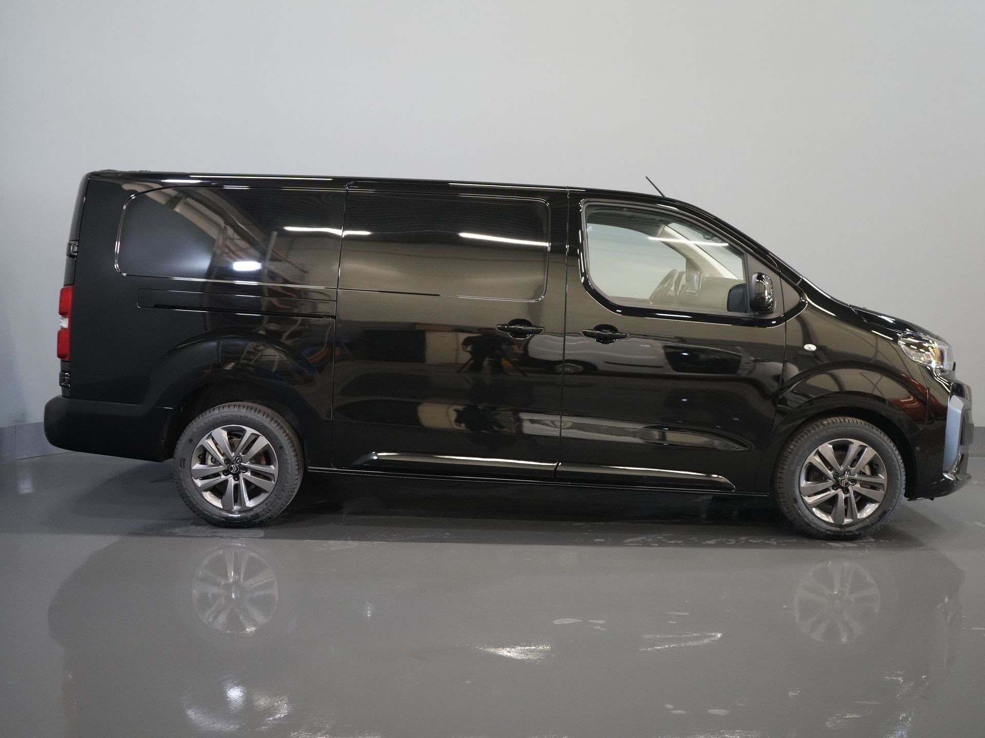 Citroën Jumpy Furgón 2.0 HDI 180 CV Aut. L3 BPM ¡GRATIS! LED/ Virtual cockpit/ Volante/ Navi/ Carplay/ Cámara/ Clima/ PDC/ LMV/ Crucero