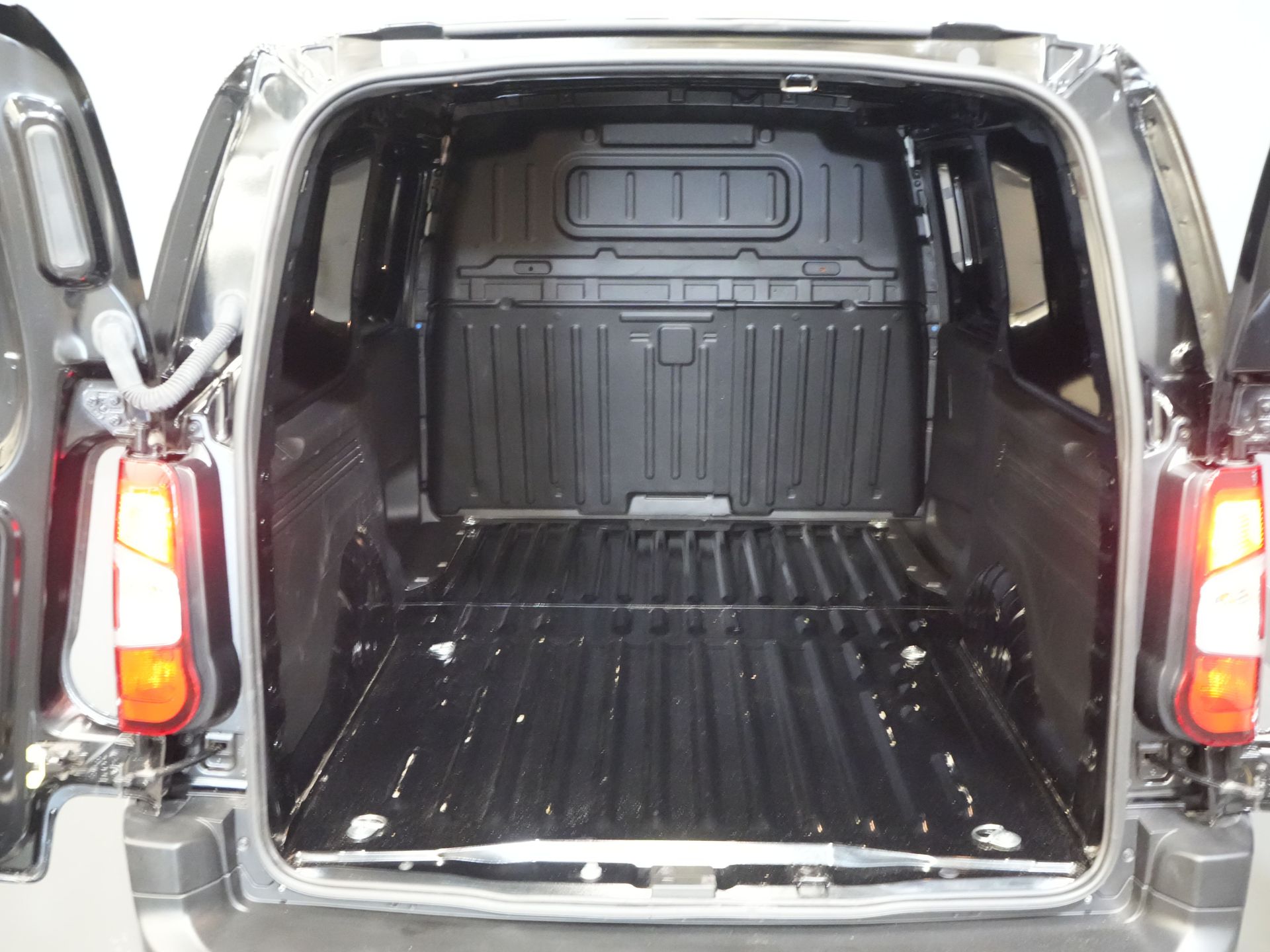 Opel Combo Van 1.5 CDTI 100 CP L2 BPM GRATUIT RO Car/ Carplay/ DAB/ Navi/ Cruise/ Camera/ PDC