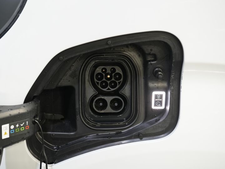 Citroën ë-Jumpy Van L3 75 kWh 330 km WLTP Schnellladegerät/ Carplay/ PDC/ Airco/ Cruise/ 3 Pers.