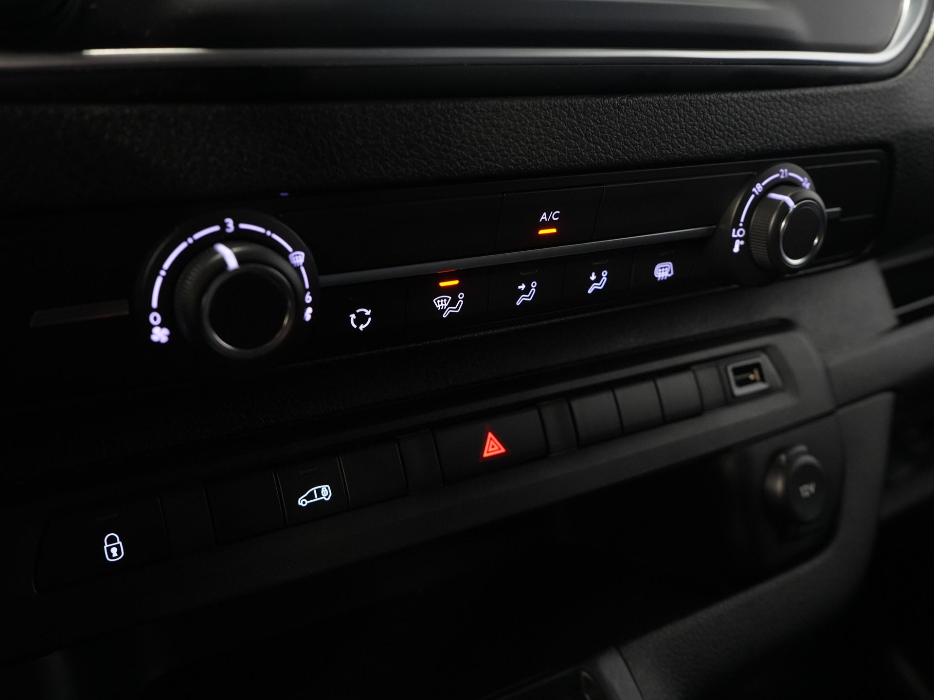 Citroën ë-Jumpy Van L3 75 kWh 330 km WLTP Schnellladegerät/ Carplay/ PDC/ Airco/ Cruise/ 3 Pers.