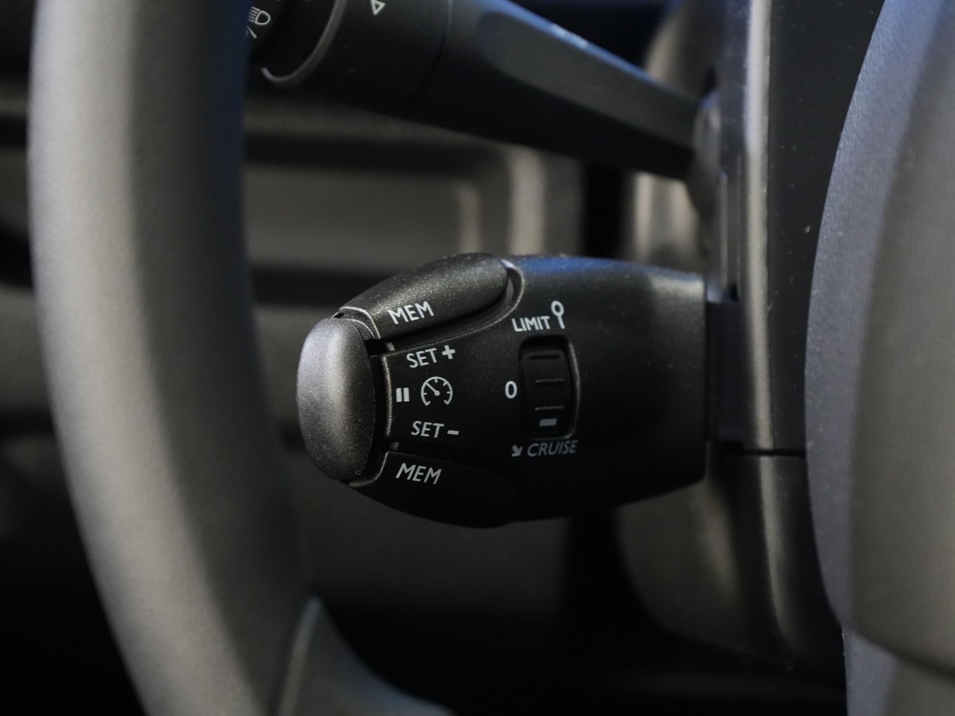 Citroën ë-Jumpy Van L3 75 kWh 330 km WLTP Schnellladegerät/ Carplay/ PDC/ Airco/ Cruise/ 3 Pers.