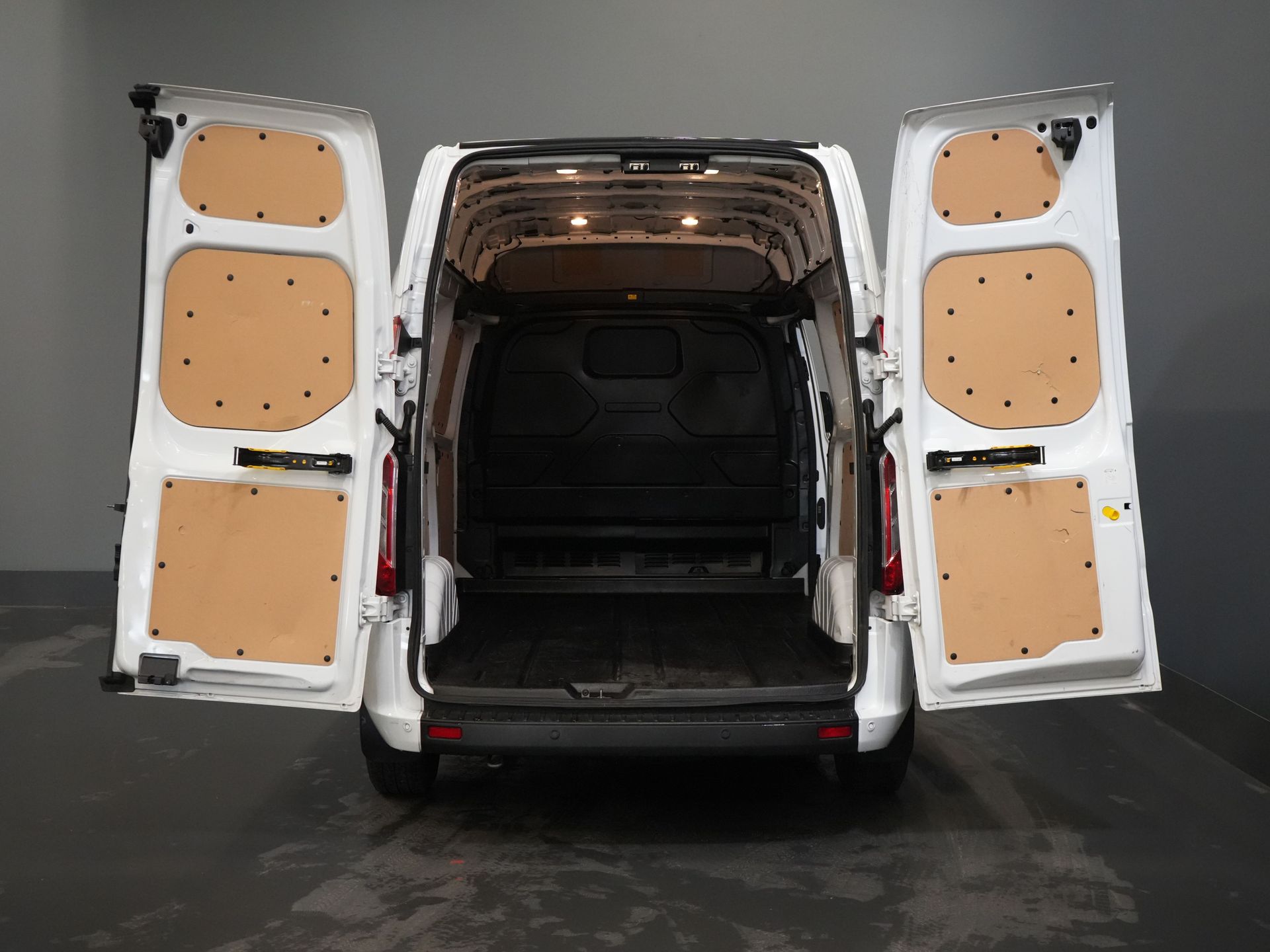 Ford Transit Custom Vans 2.0 TDCI 130 CP L2H2 Adapt.Cruise/ 2.8t Towingverm./ CarPlay/ Navi/ Airco/ PDC