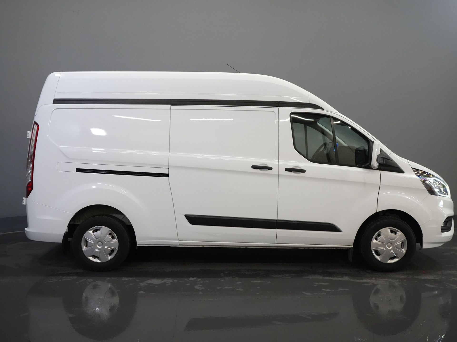 Ford Transit Custom Vans 2.0 TDCI 130 CP L2H2 Adapt.Cruise/ 2.8t Towingverm./ CarPlay/ Navi/ Airco/ PDC