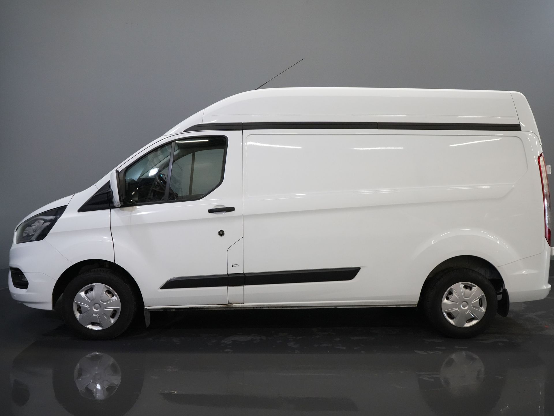 Ford Transit Custom Vans 2.0 TDCI 130 CP L2H2 Adapt.Cruise/ 2.8t Towingverm./ CarPlay/ Navi/ Airco/ PDC
